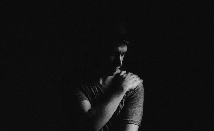 Ši krizė smogia ir jauniems vyrams: neradę pagalbos patenka į radikalų rankas