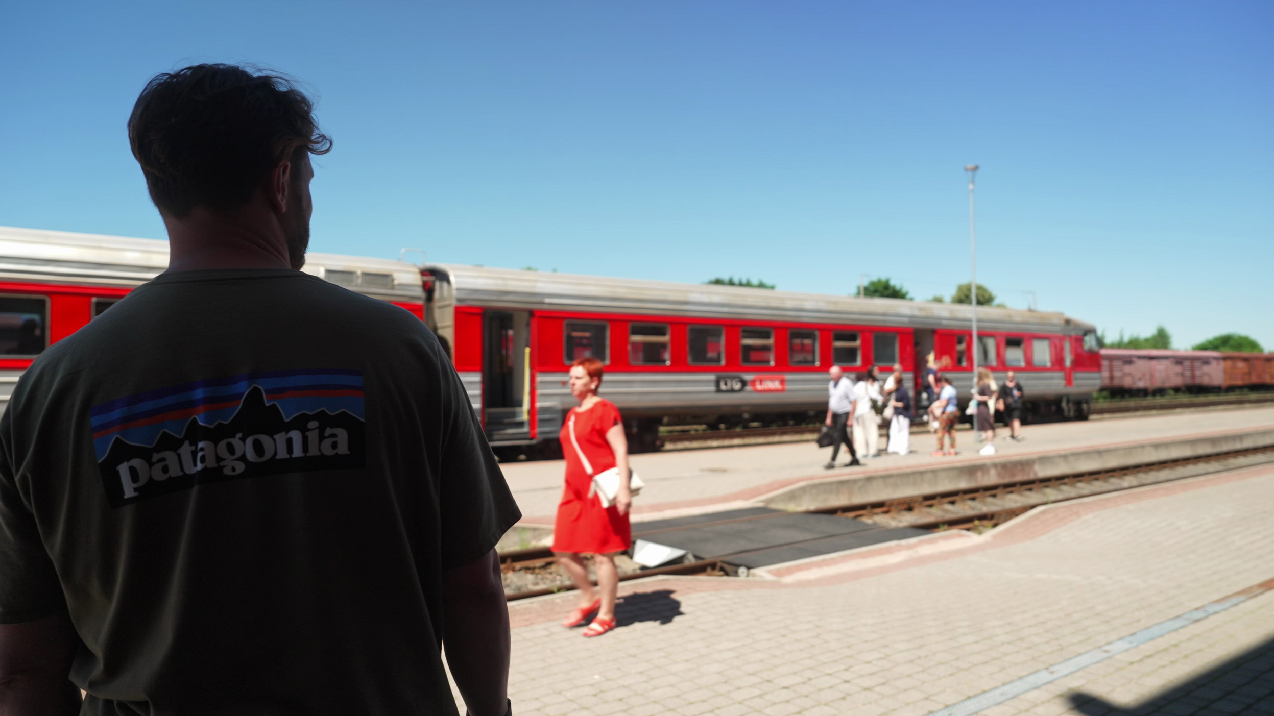 Švenčionėlių geležinkelio stotyje. / Vaizdo pasakojimo stop kadras.