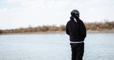 article Ali iš Irako apie traumuojančius pirmuosius žingsnius Lietuvoje: manęs klausė, ar šiandien nieko nenužudžiau cover image