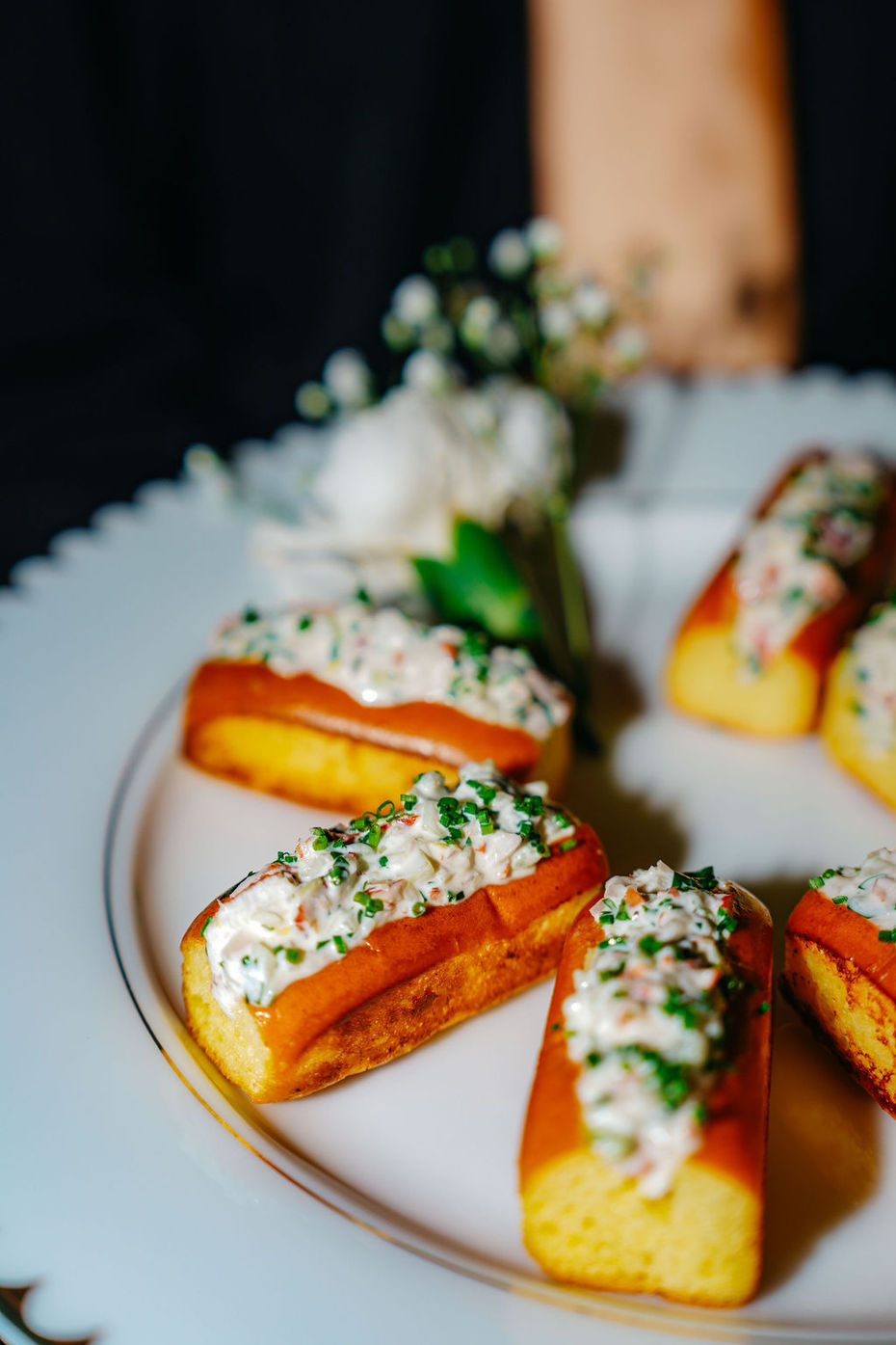 nyc corporate cocktail party appetizer catering lobster roll