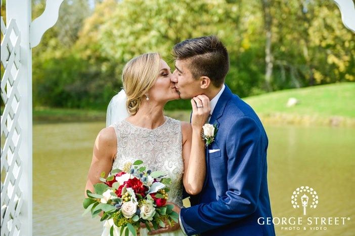 Wedding couple outside Oakbrook Bath & Tennis