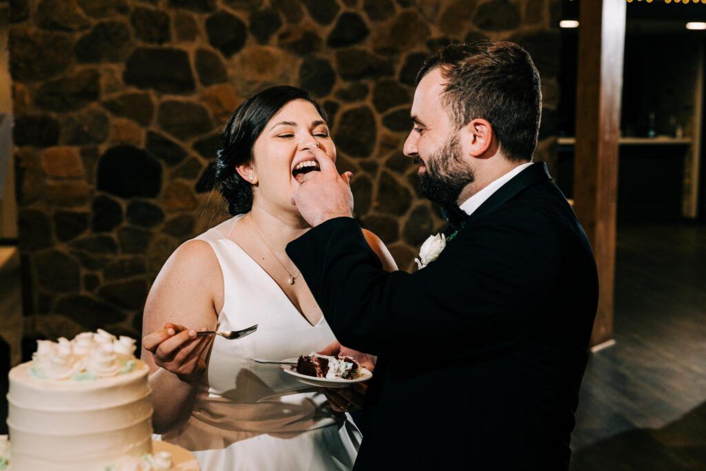 wedding couple cutting cake