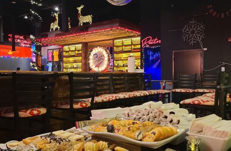 Catering in Pete's Dueling Pianos in Rosemont