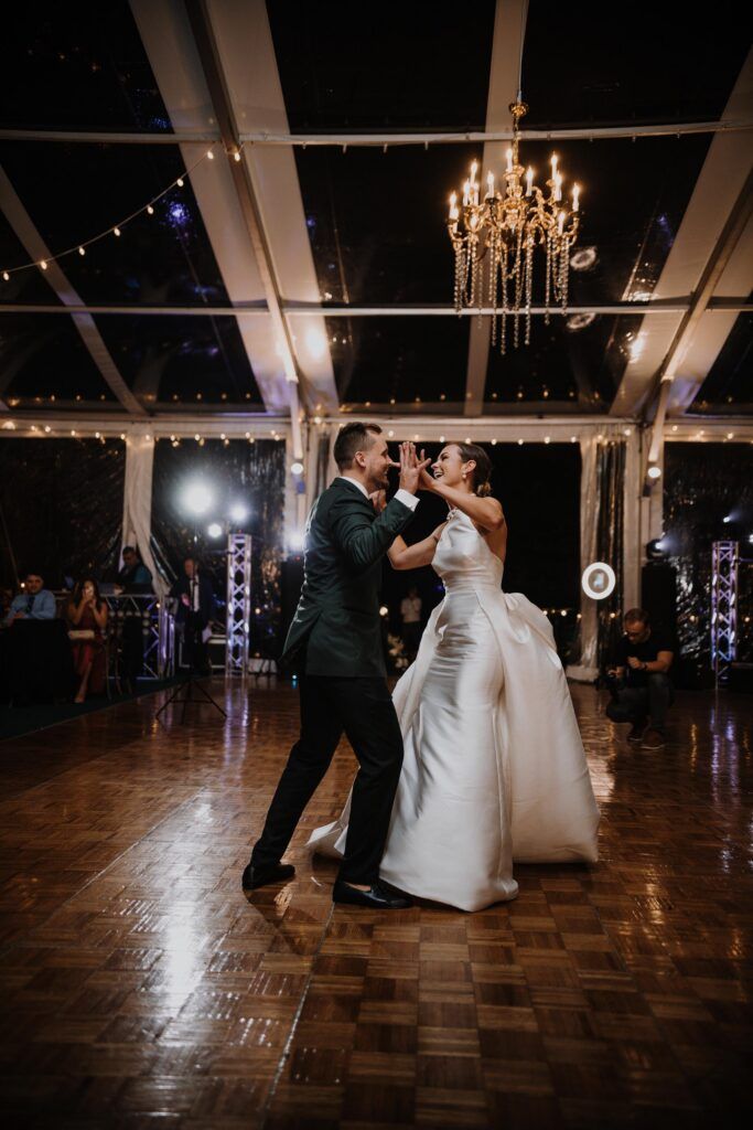 Couples first dance.