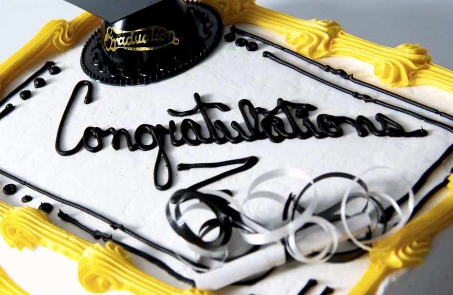 Rectangle cake with congratulations and graduation cap on it
