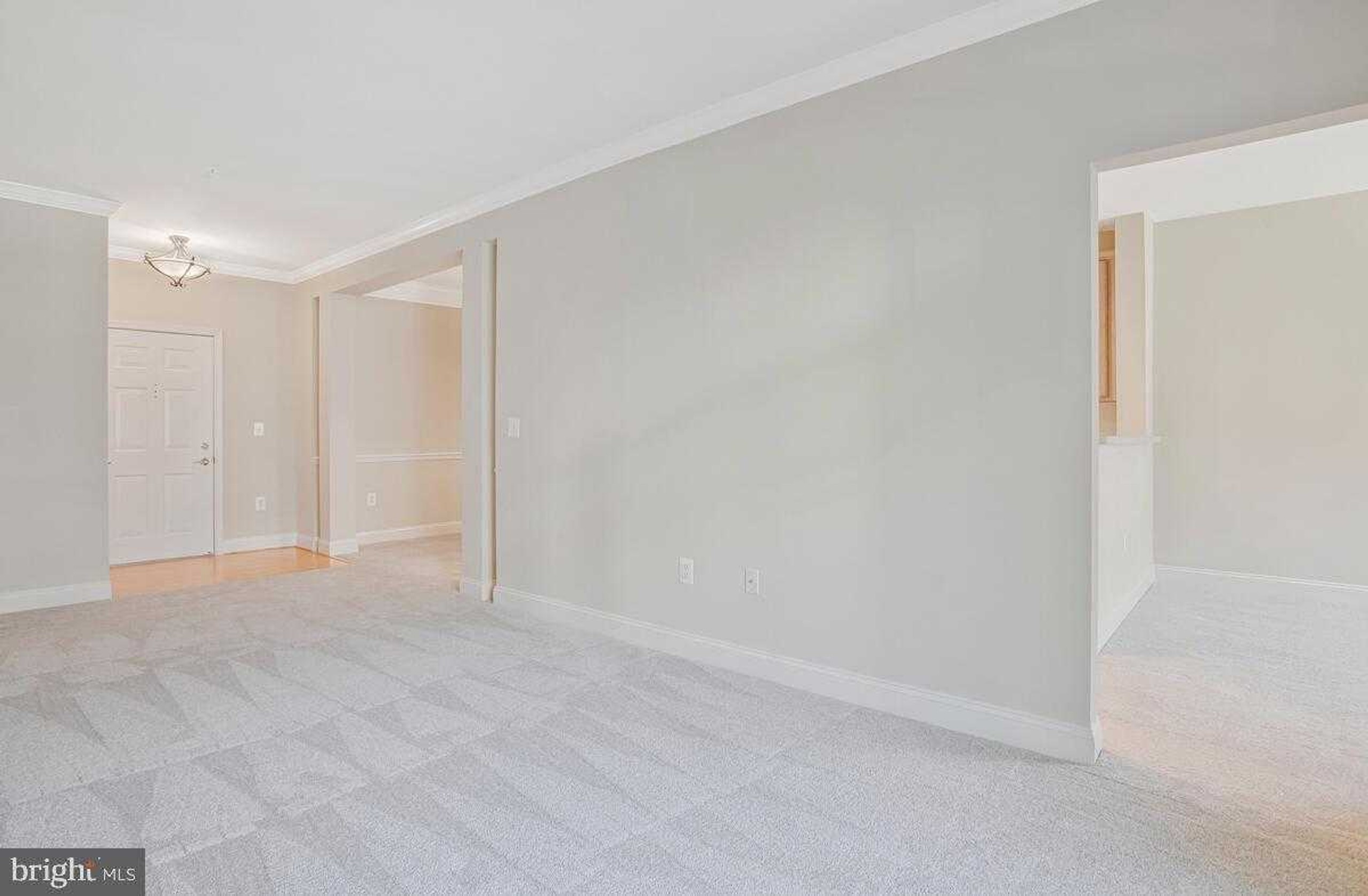 2550 Kensington Gdns Unit 205 photo 10