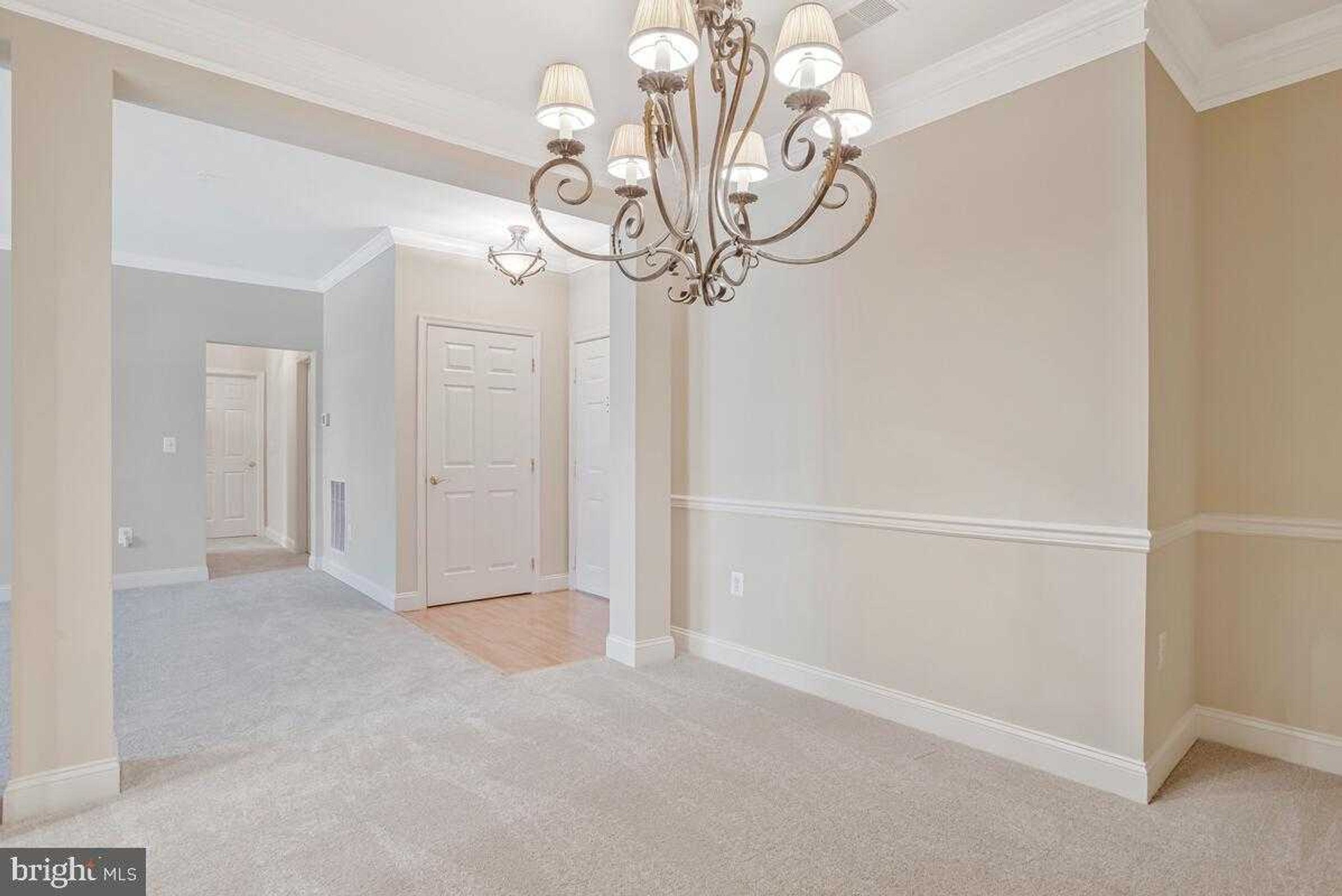 2550 Kensington Gdns Unit 205 photo 12