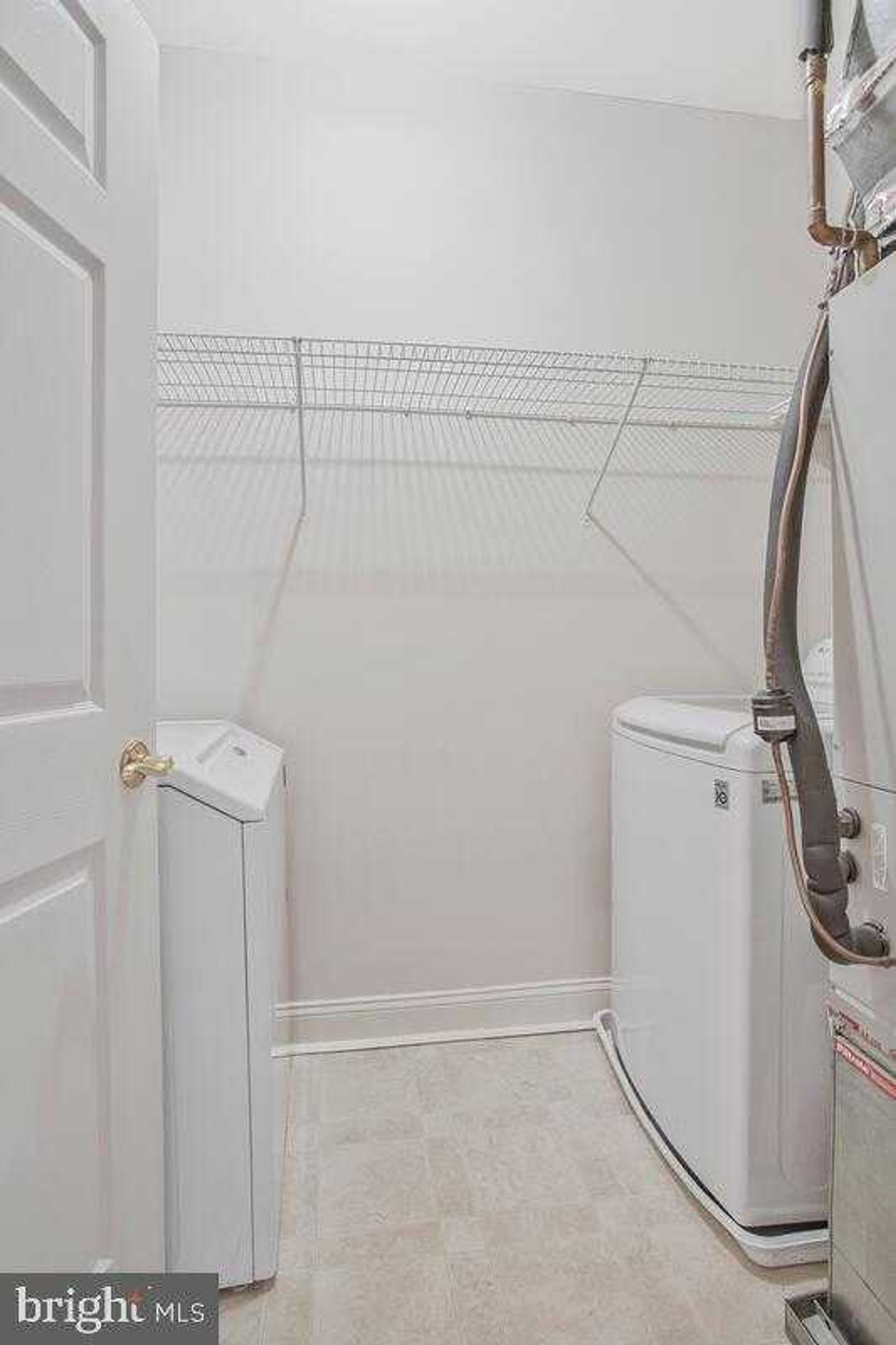 2550 Kensington Gdns Unit 205 photo 32