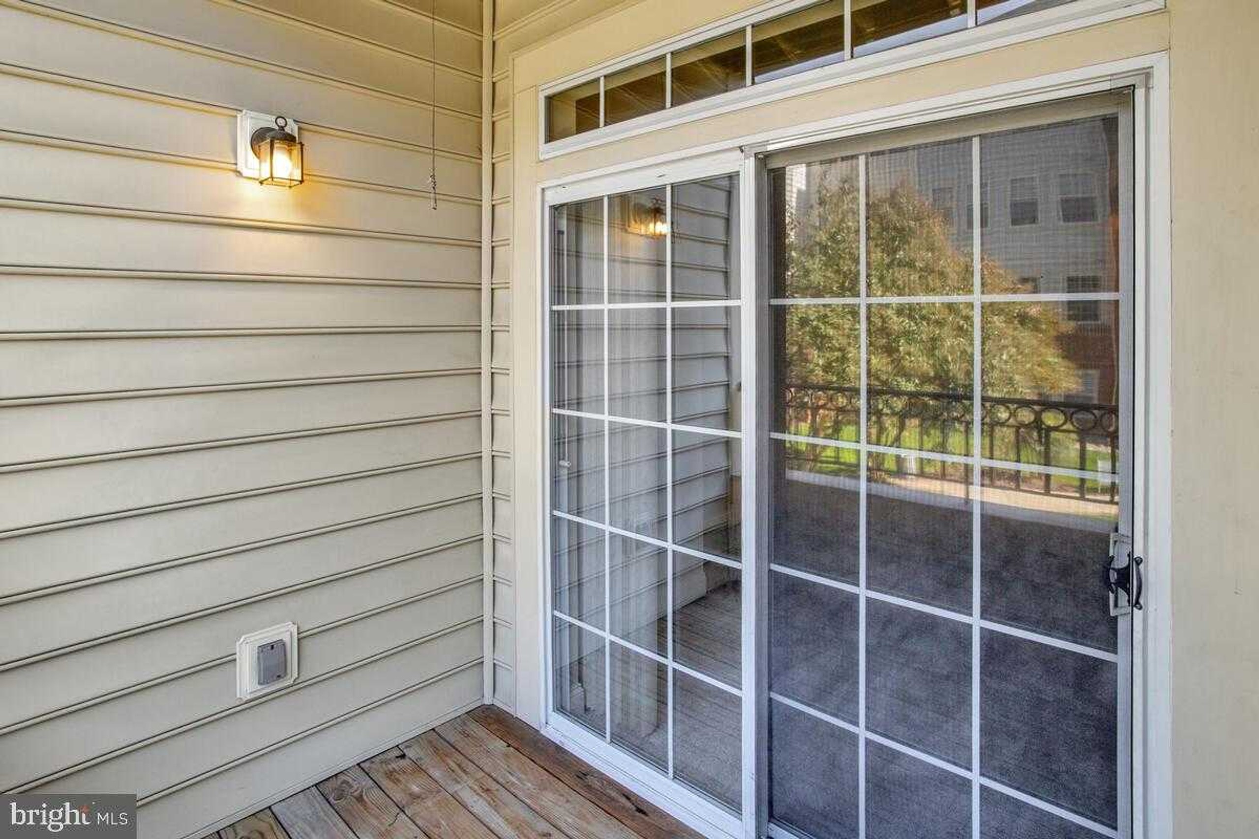 2550 Kensington Gdns Unit 205 photo 34