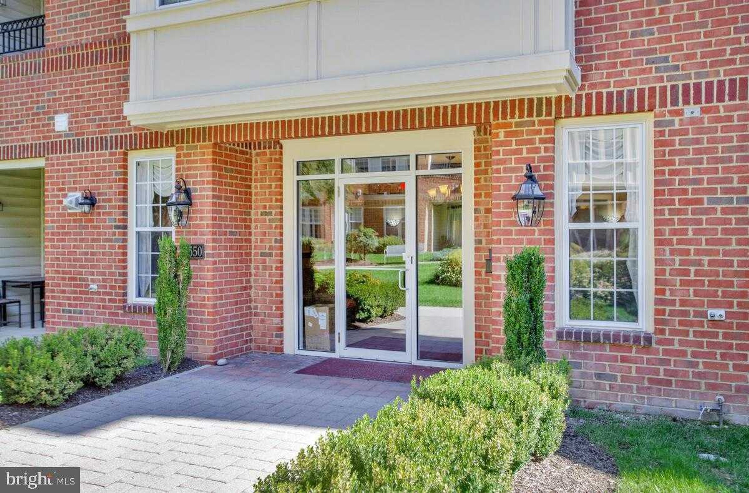 2550 Kensington Gdns Unit 205 photo 35