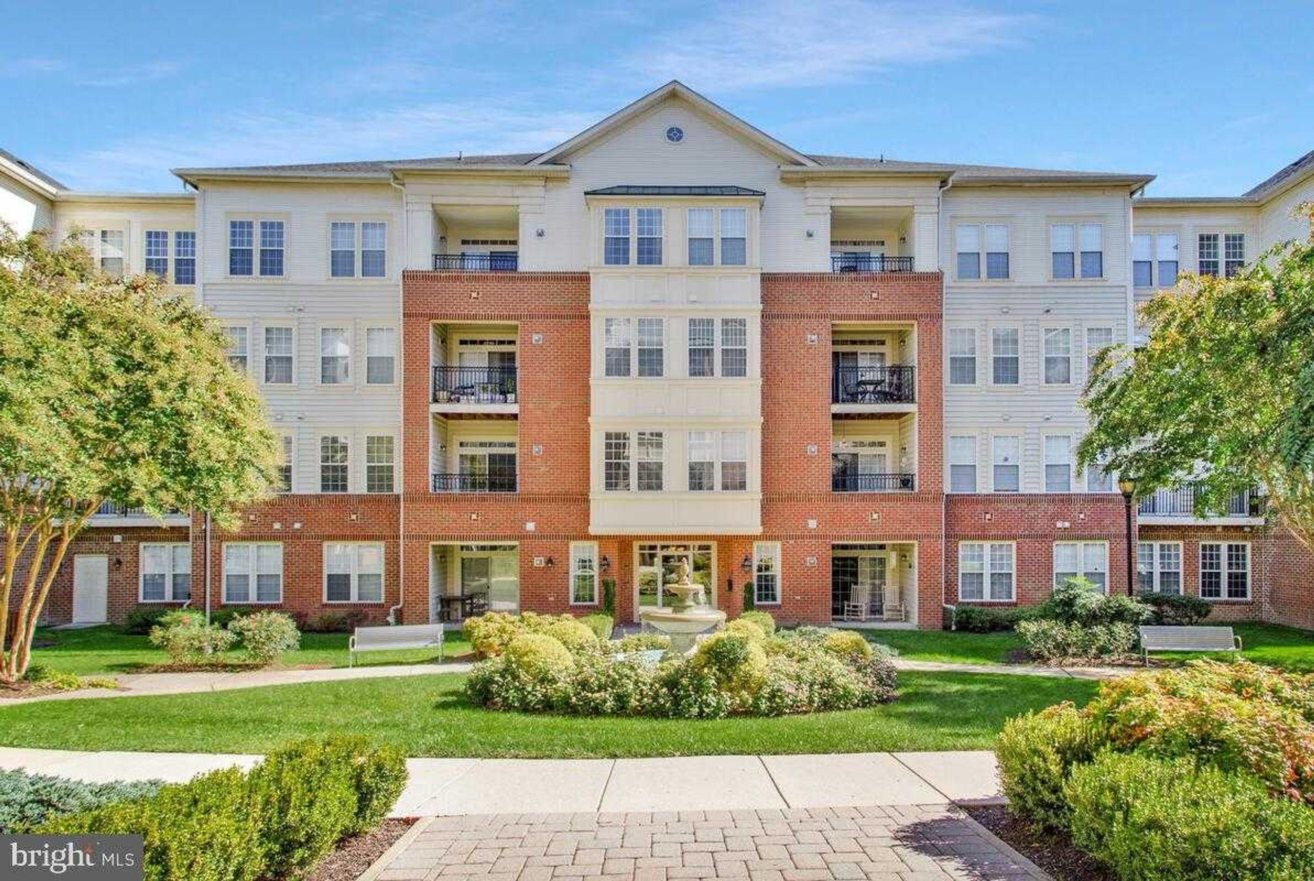 2550 Kensington Gdns Unit 205 photo 46