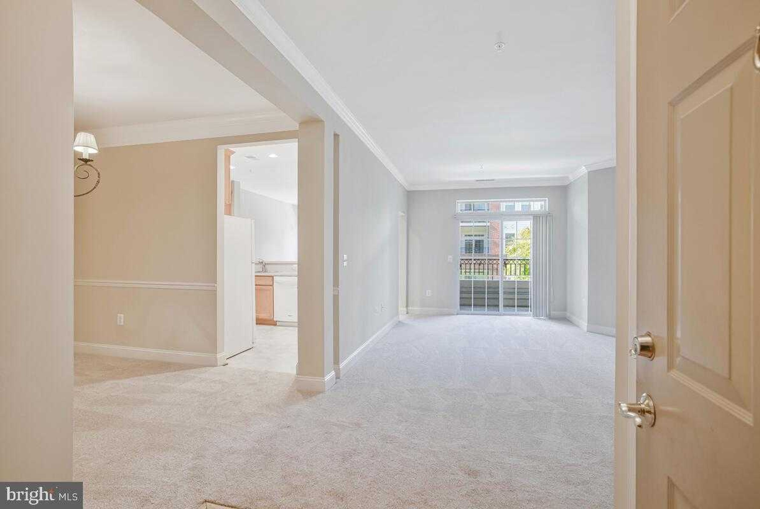 2550 Kensington Gdns Unit 205 photo 5