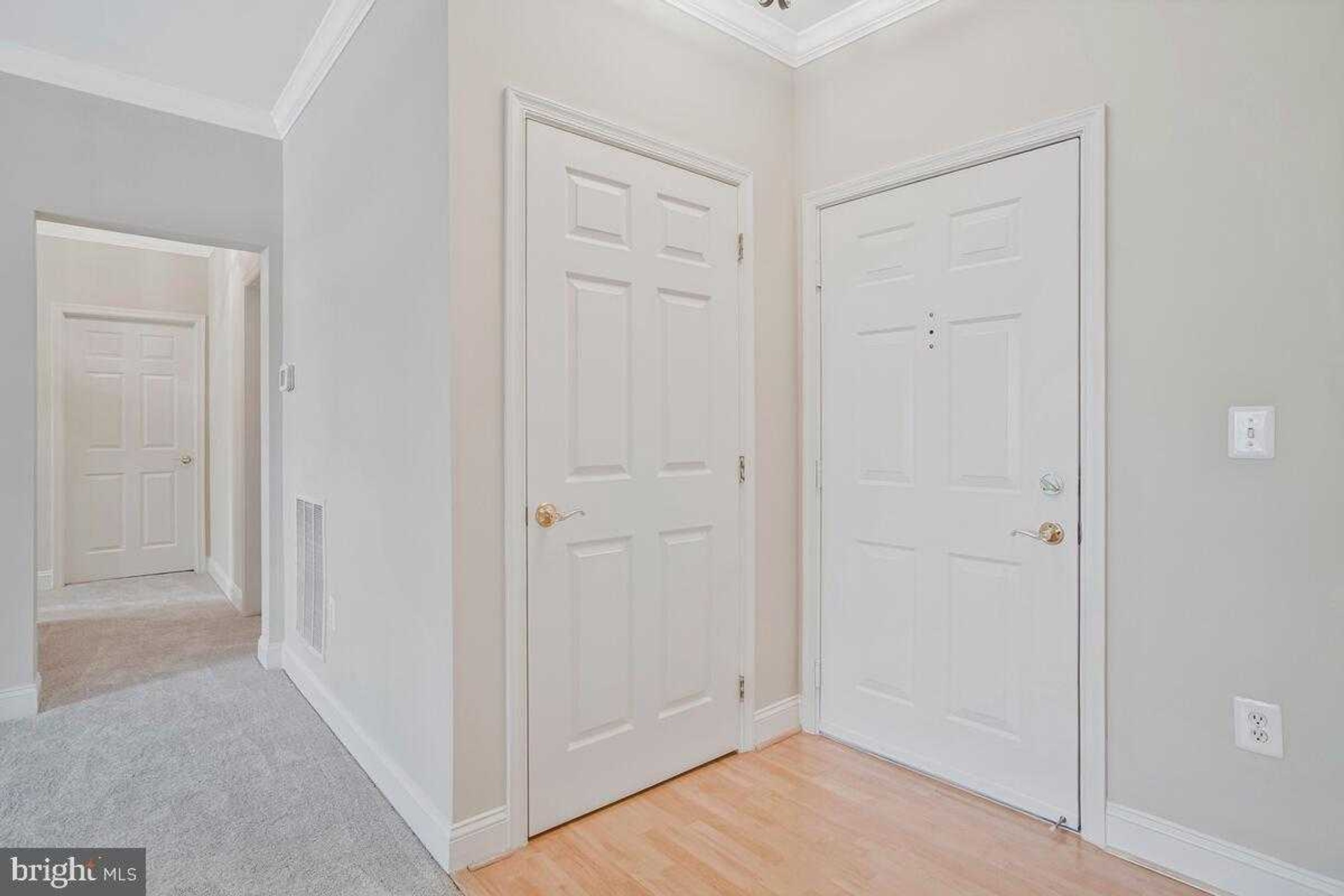 2550 Kensington Gdns Unit 205 photo 6