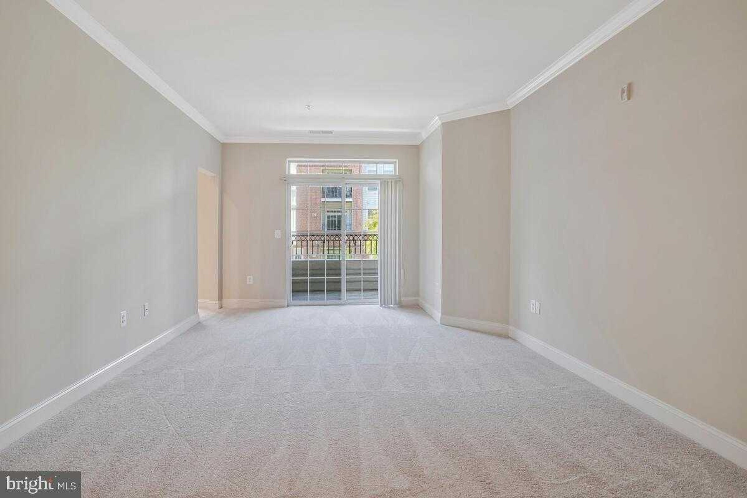 2550 Kensington Gdns Unit 205 photo 8