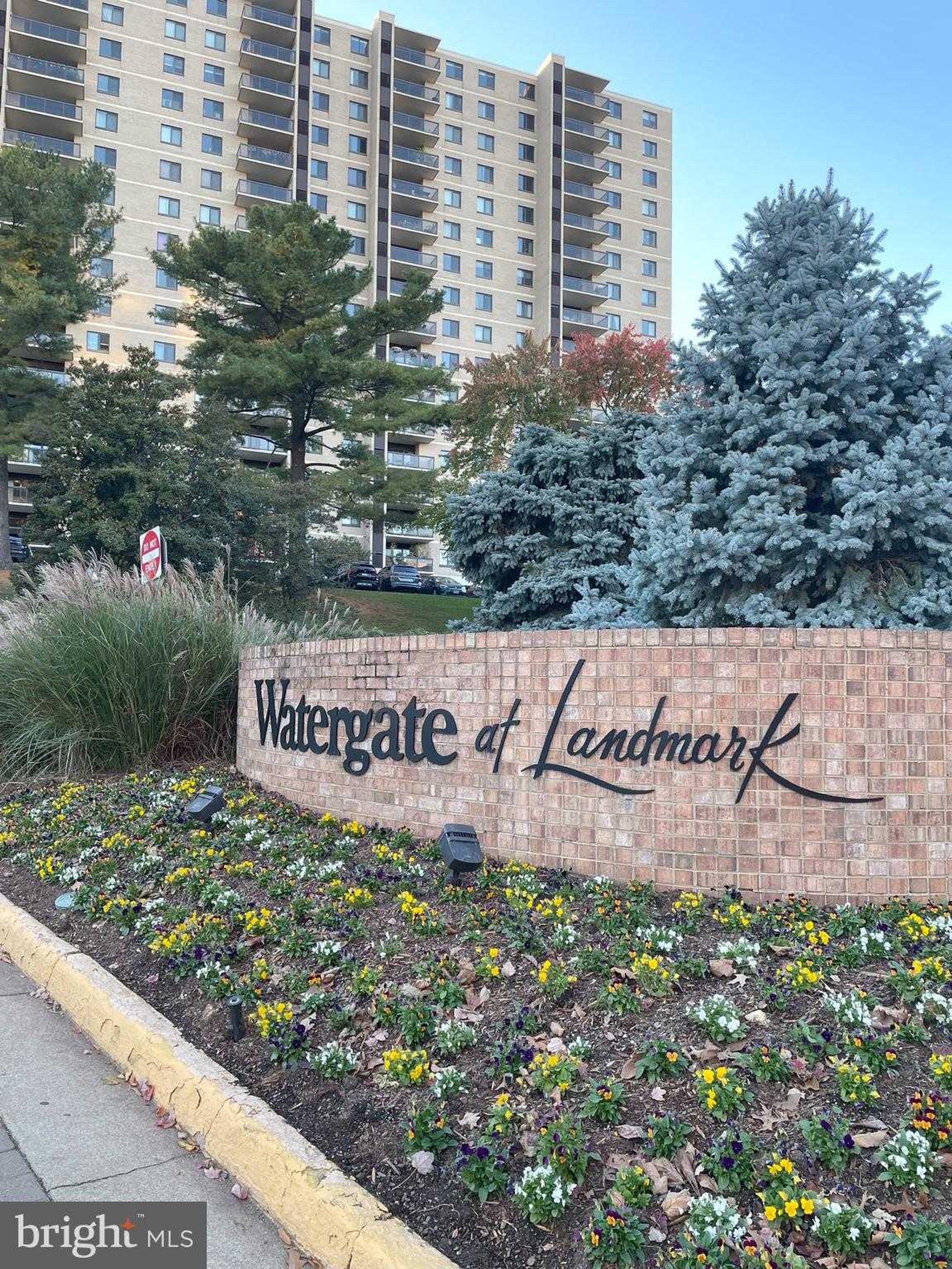 203 Yoakum Pkwy Apt 1807