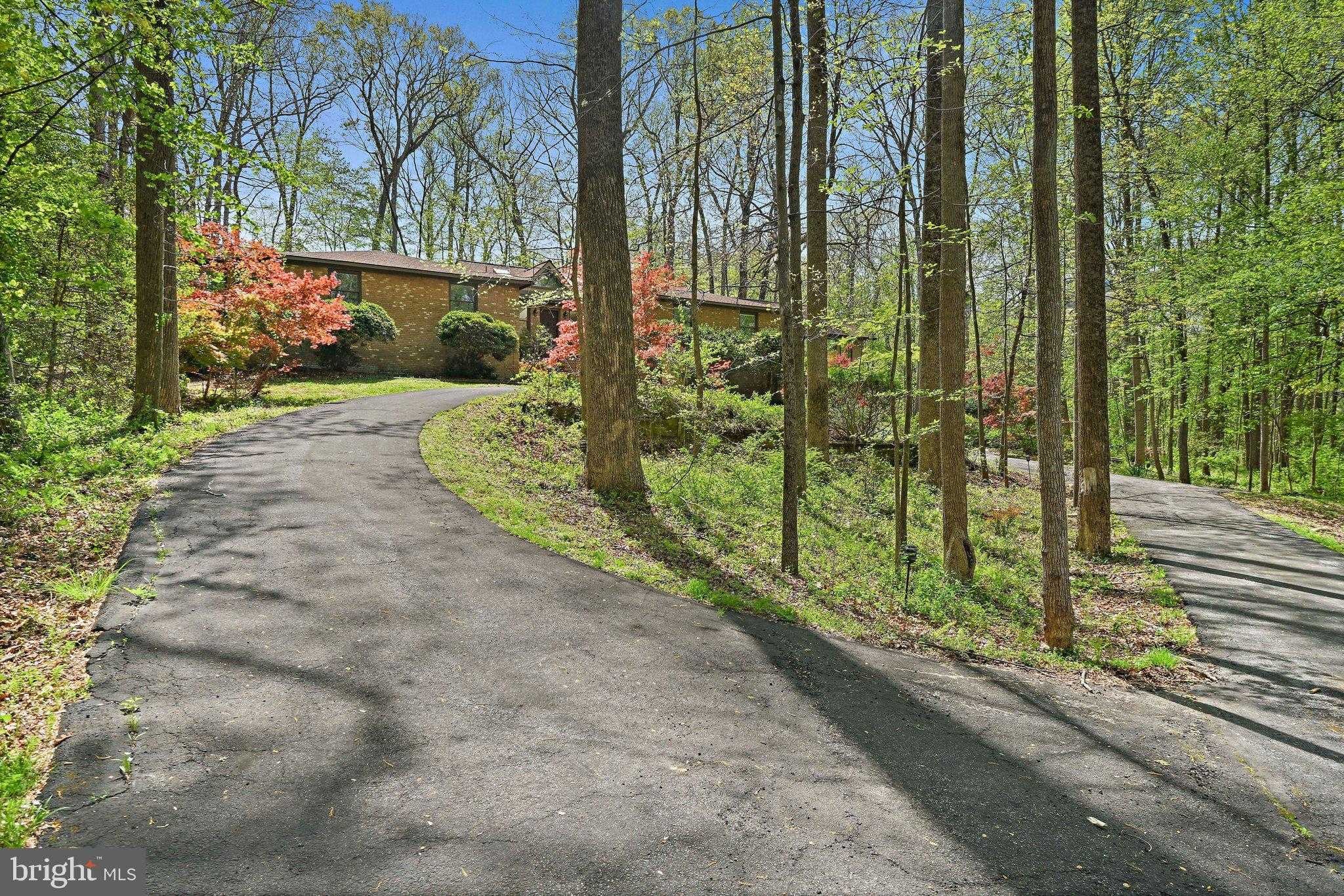 951 Captain Hickory Dr, Great Falls