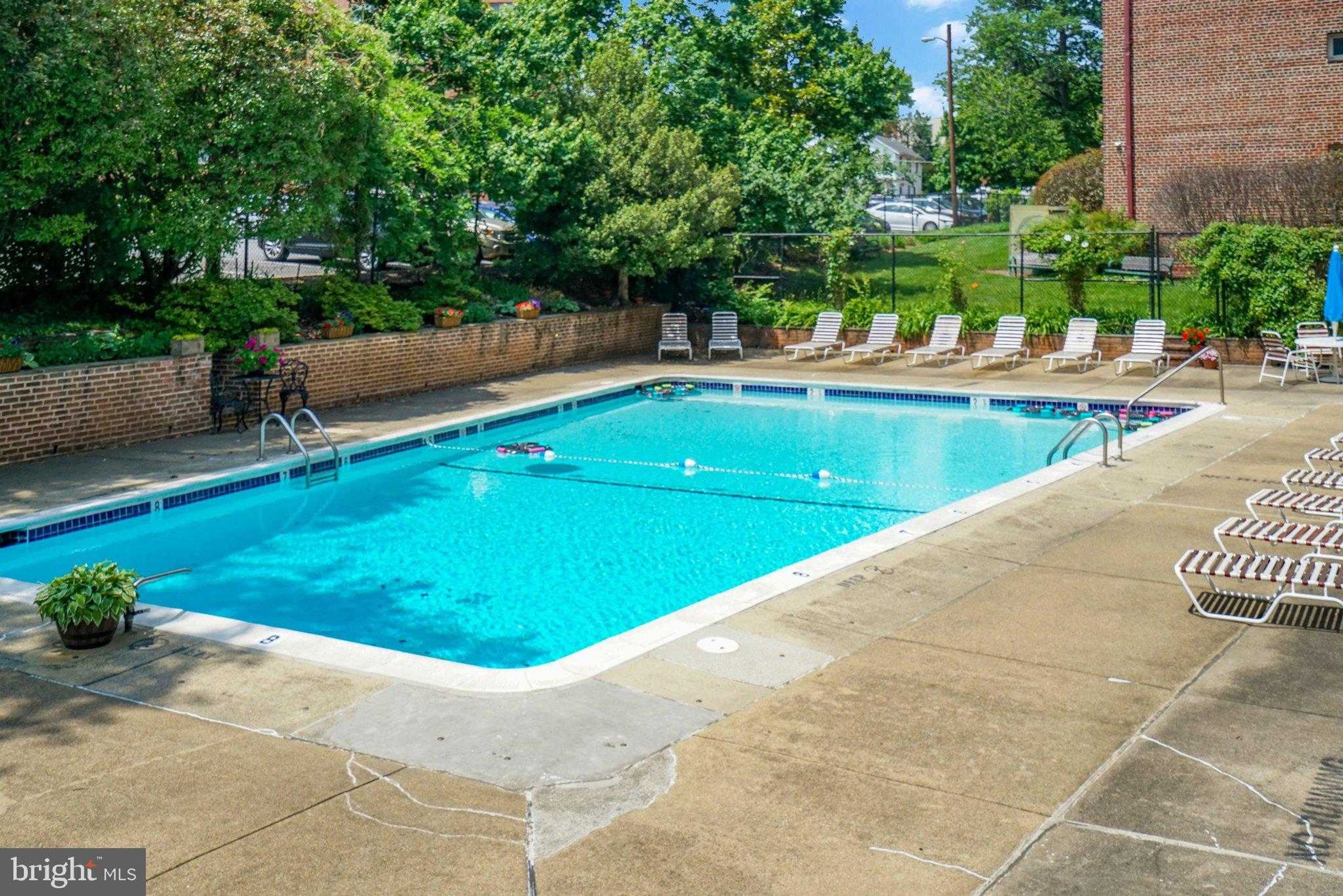 1830 Columbia Pike Apt 107 photo 16