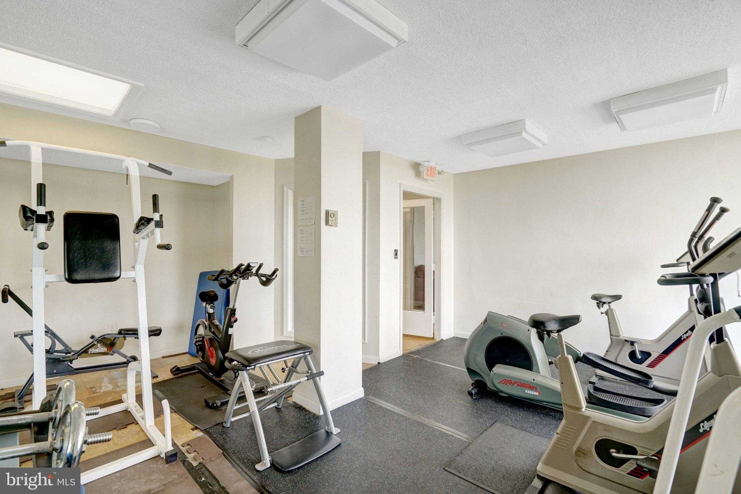 1830 Columbia Pike Apt 107 photo 17