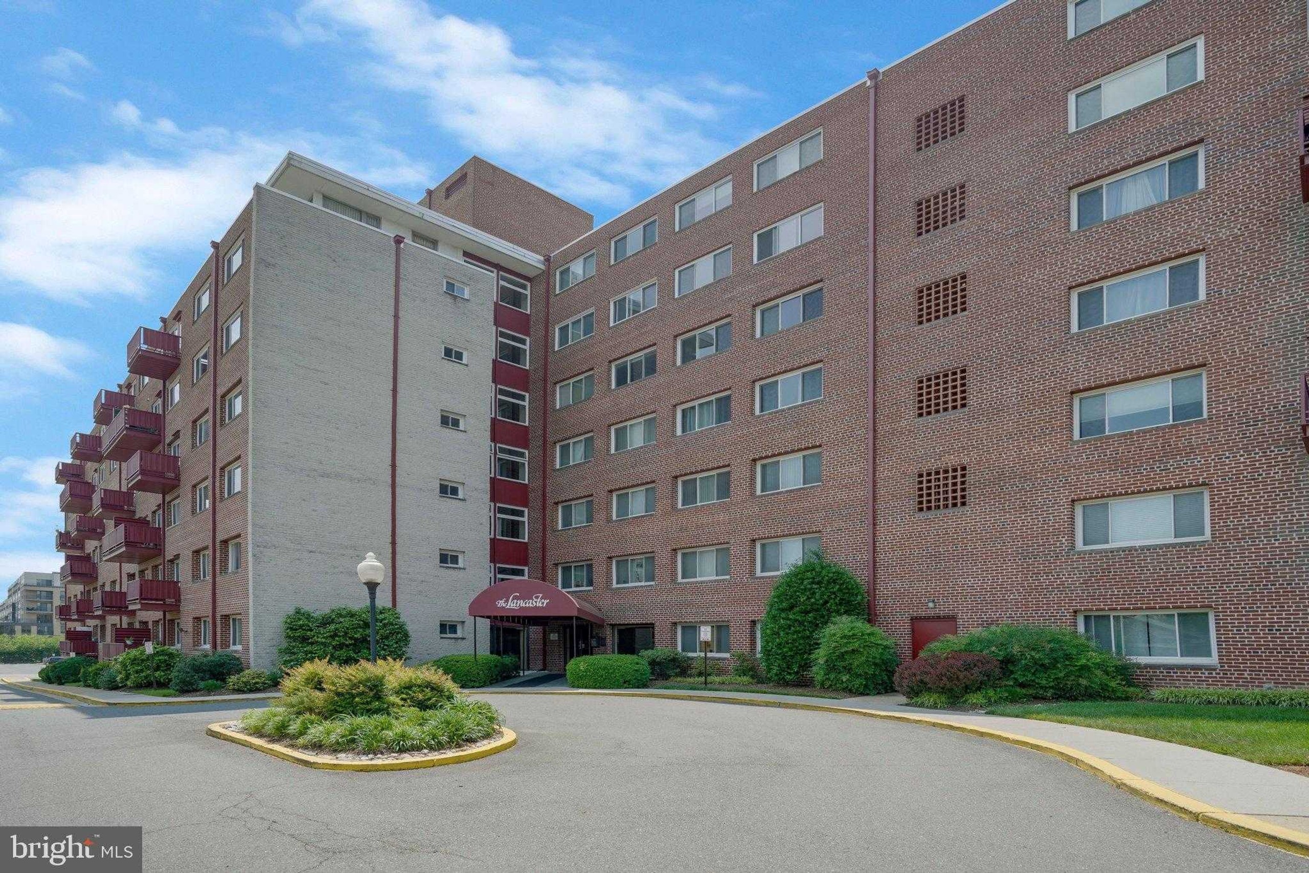 1830 Columbia Pike Apt 107 photo 2