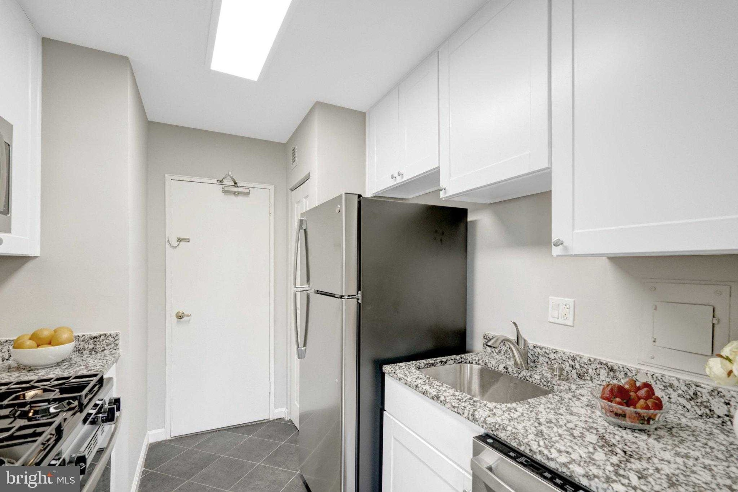 1830 Columbia Pike Apt 107 photo 28