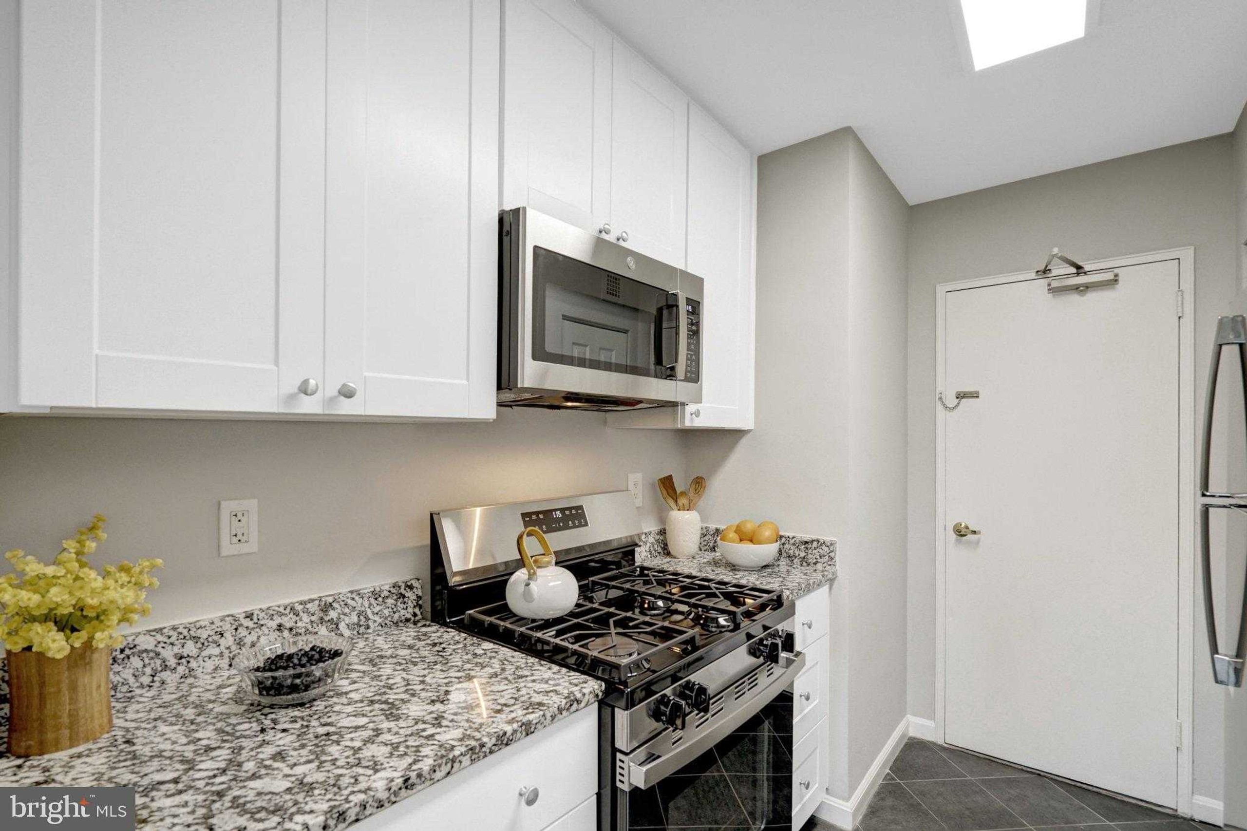 1830 Columbia Pike Apt 107 photo 29