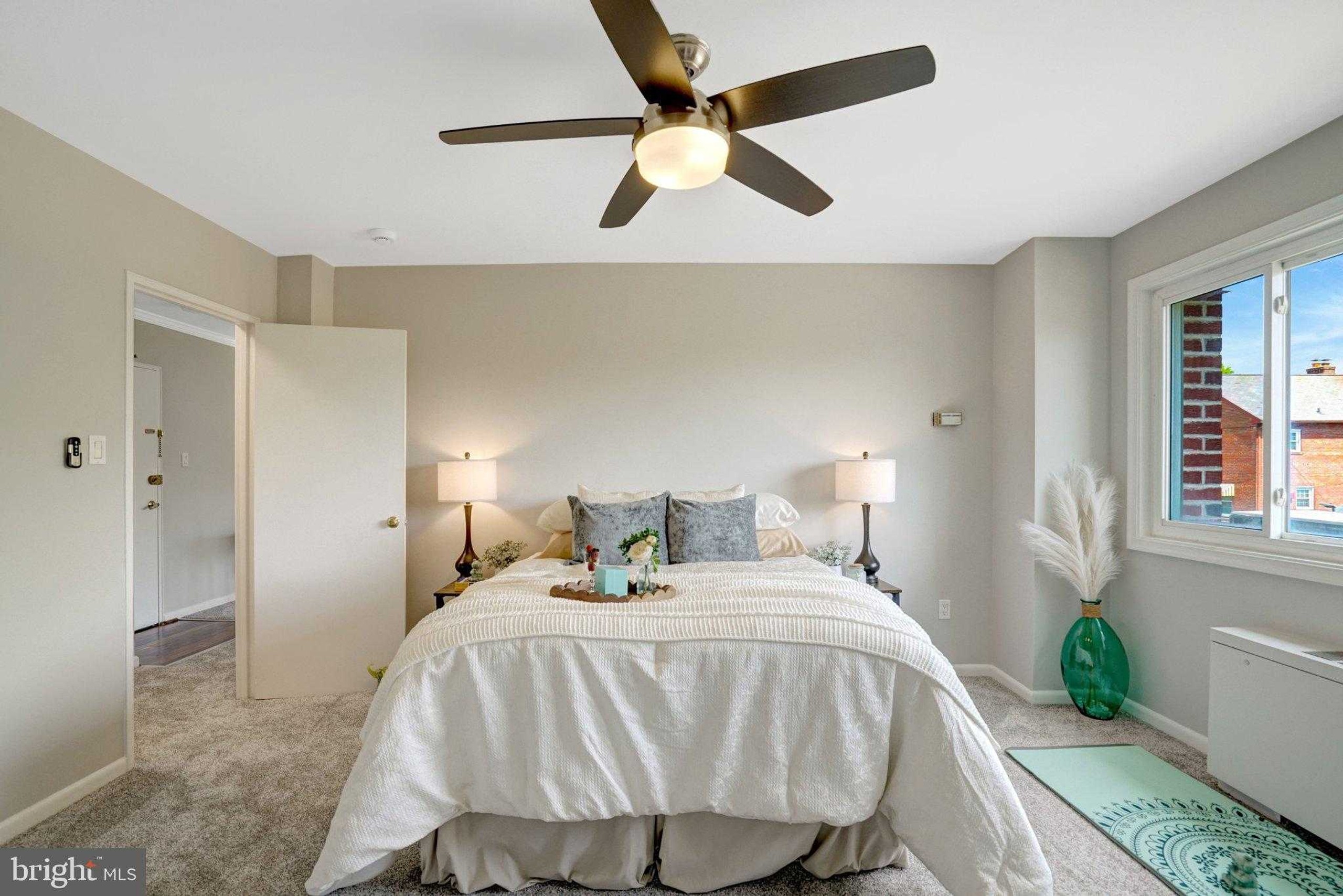 1830 Columbia Pike Apt 107 photo 33