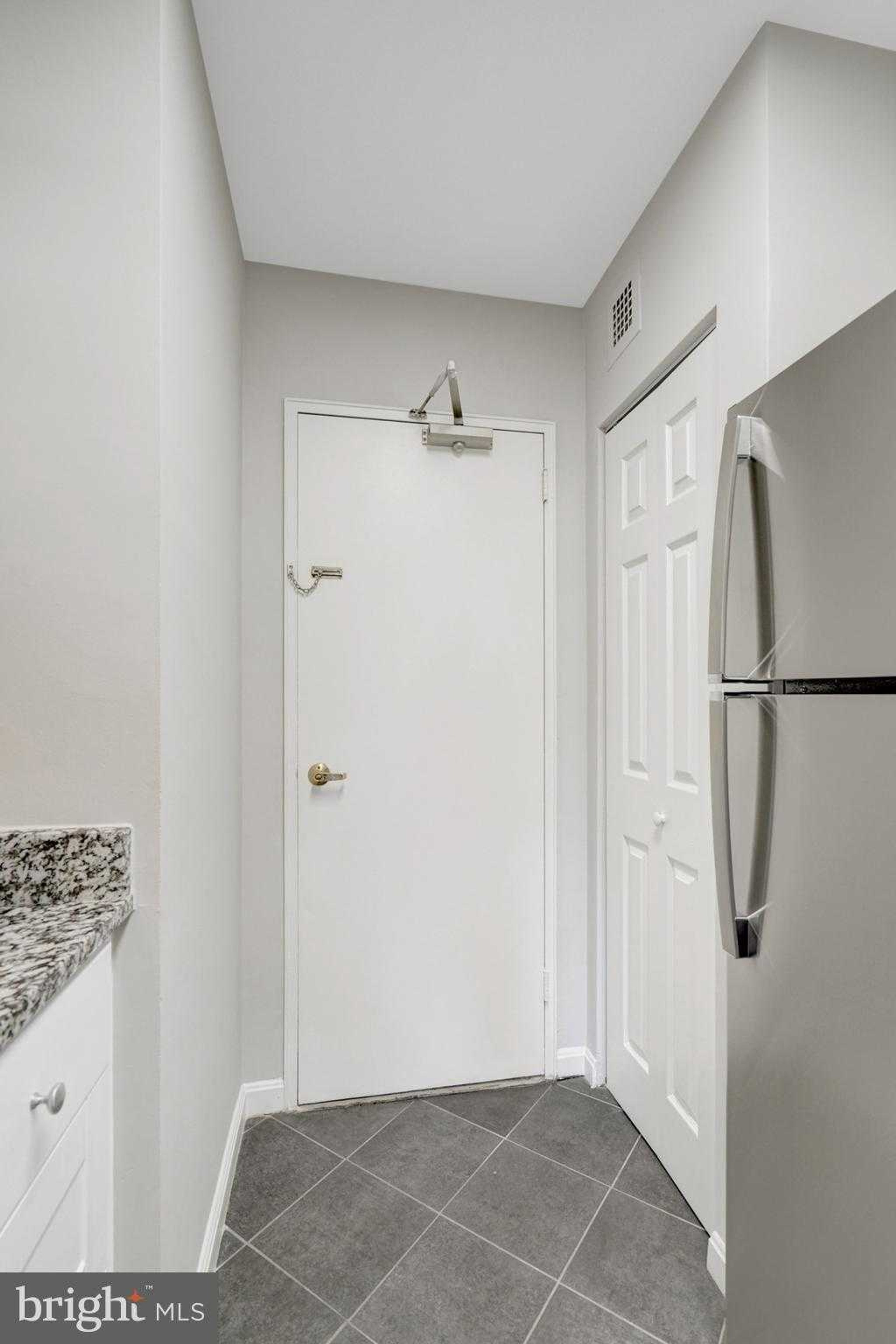 1830 Columbia Pike Apt 107 photo 8