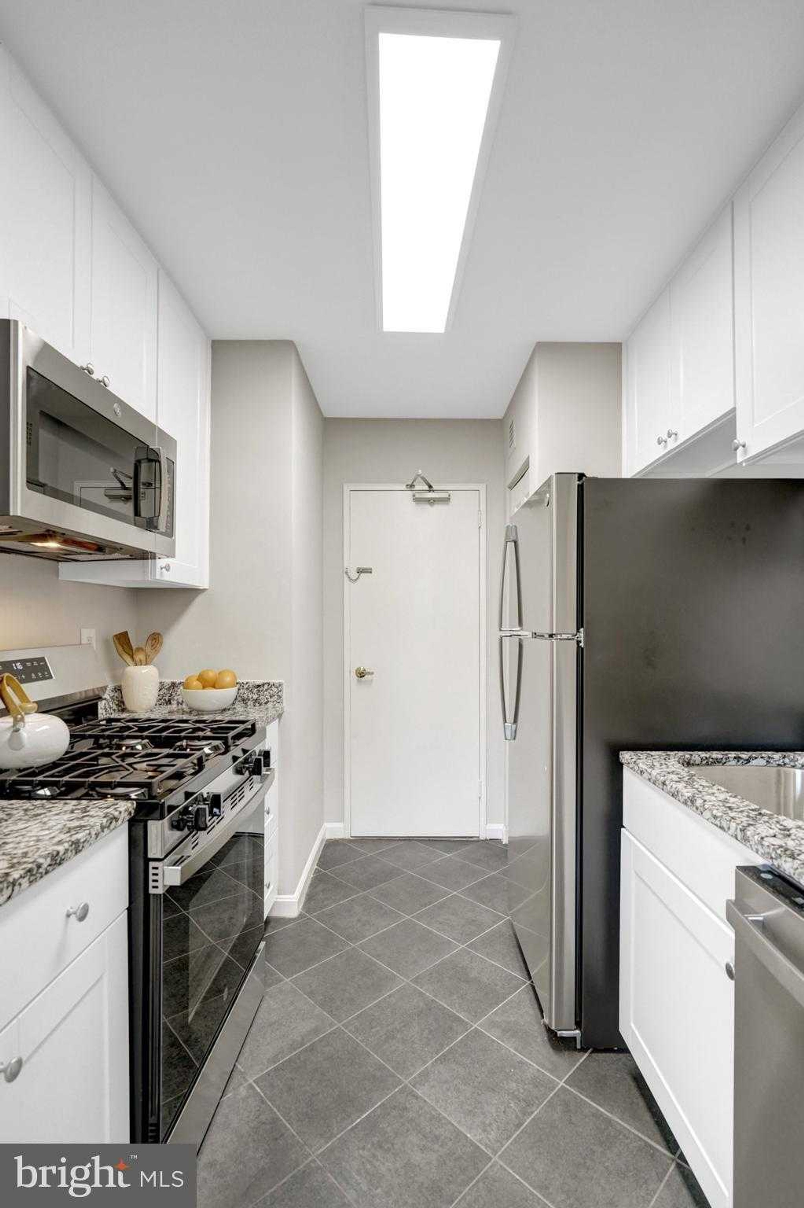 1830 Columbia Pike Apt 107 photo 9