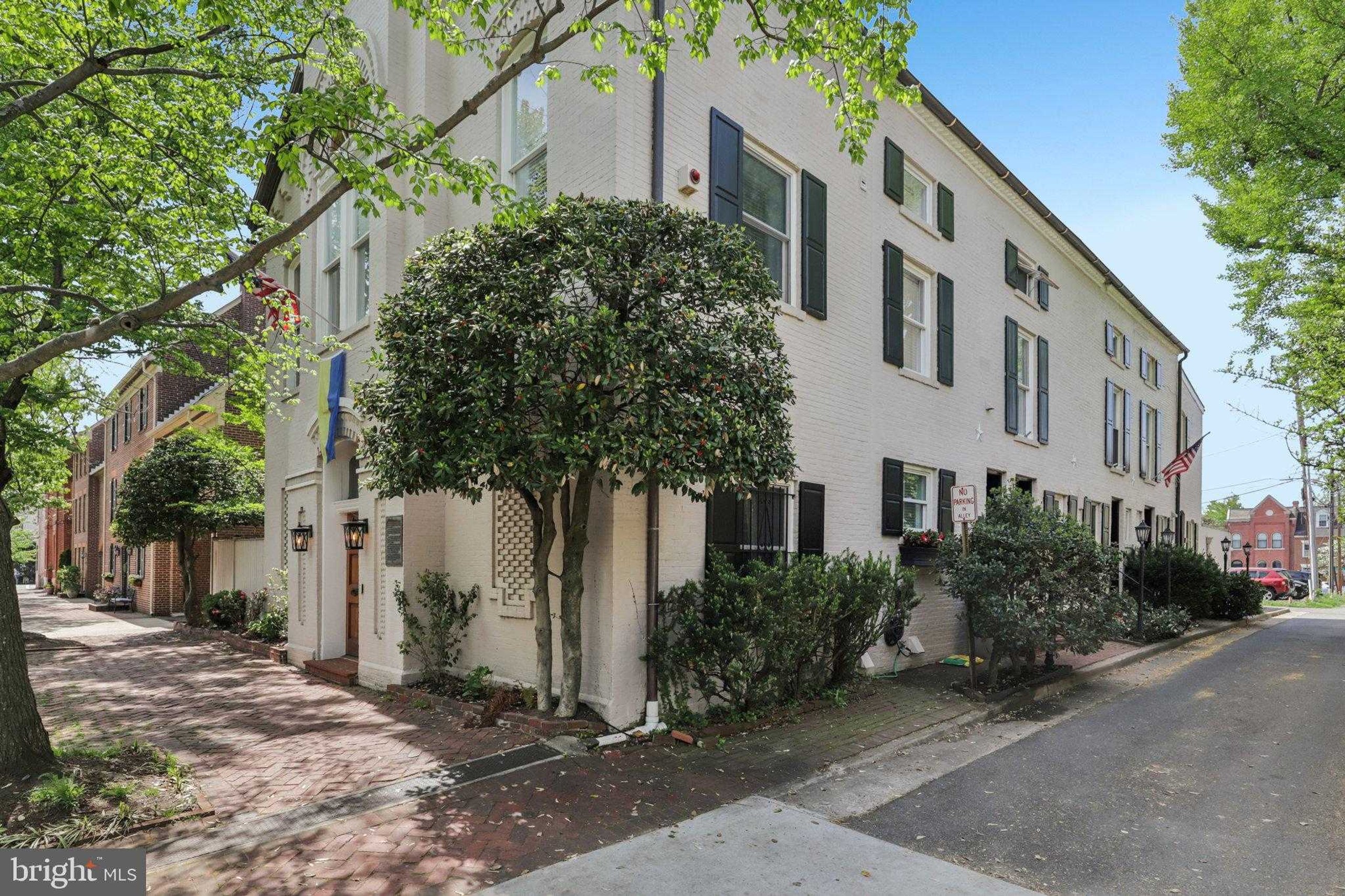 10 Muirs CT, Alexandria