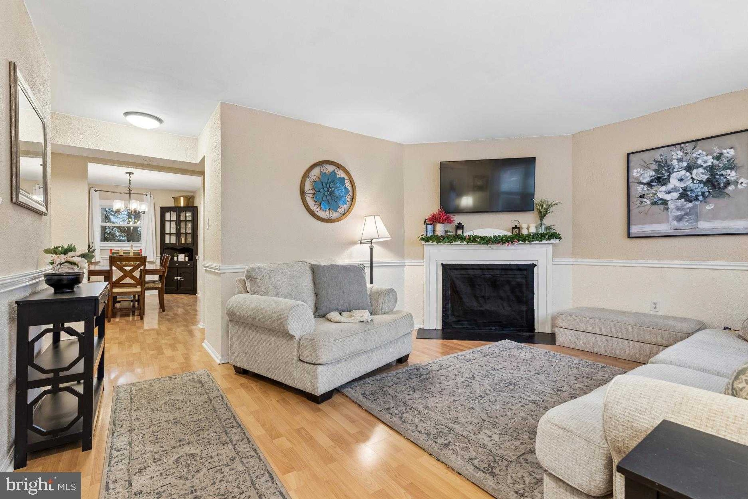 529 Portsmouth CT photo 2