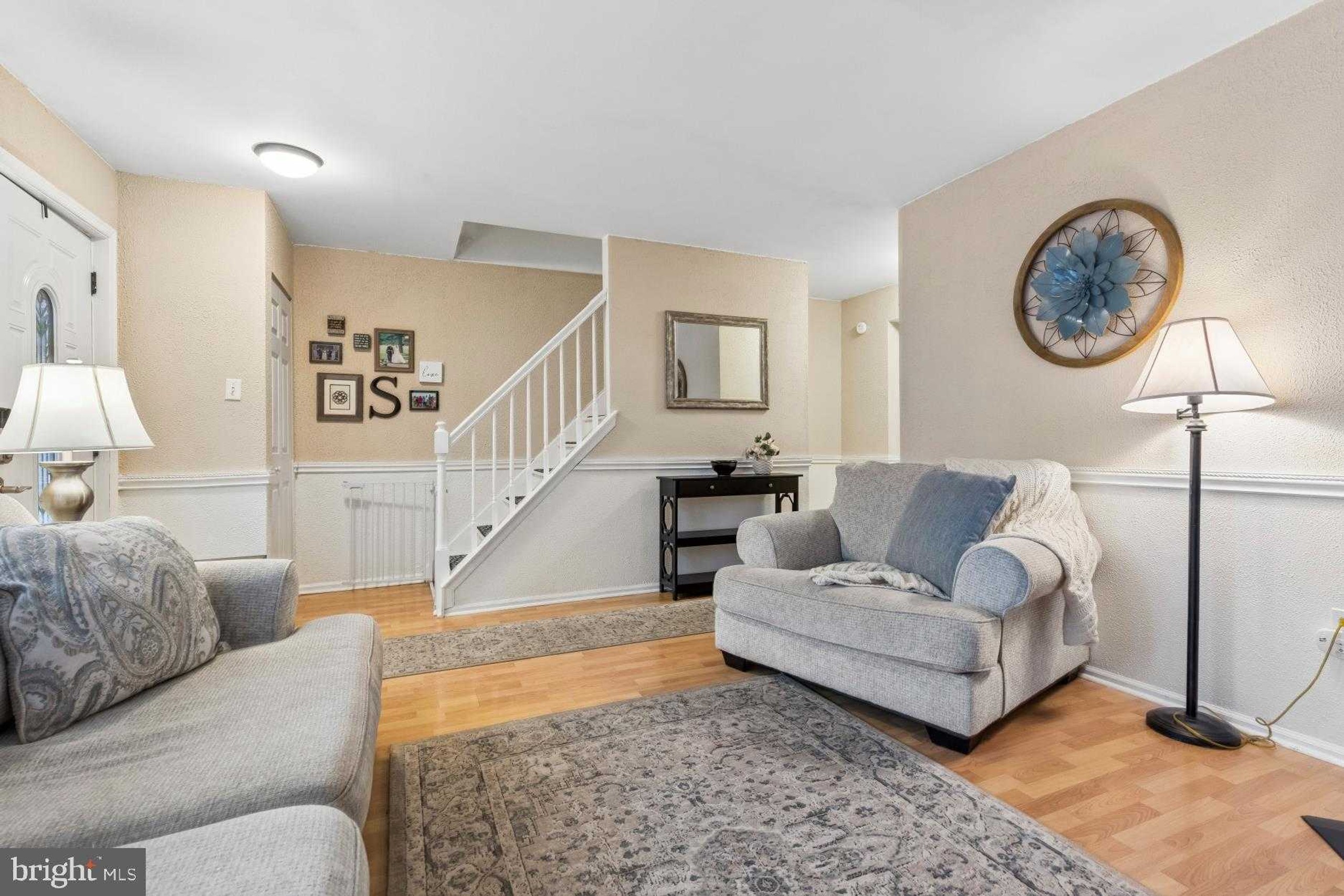 529 Portsmouth CT photo 3