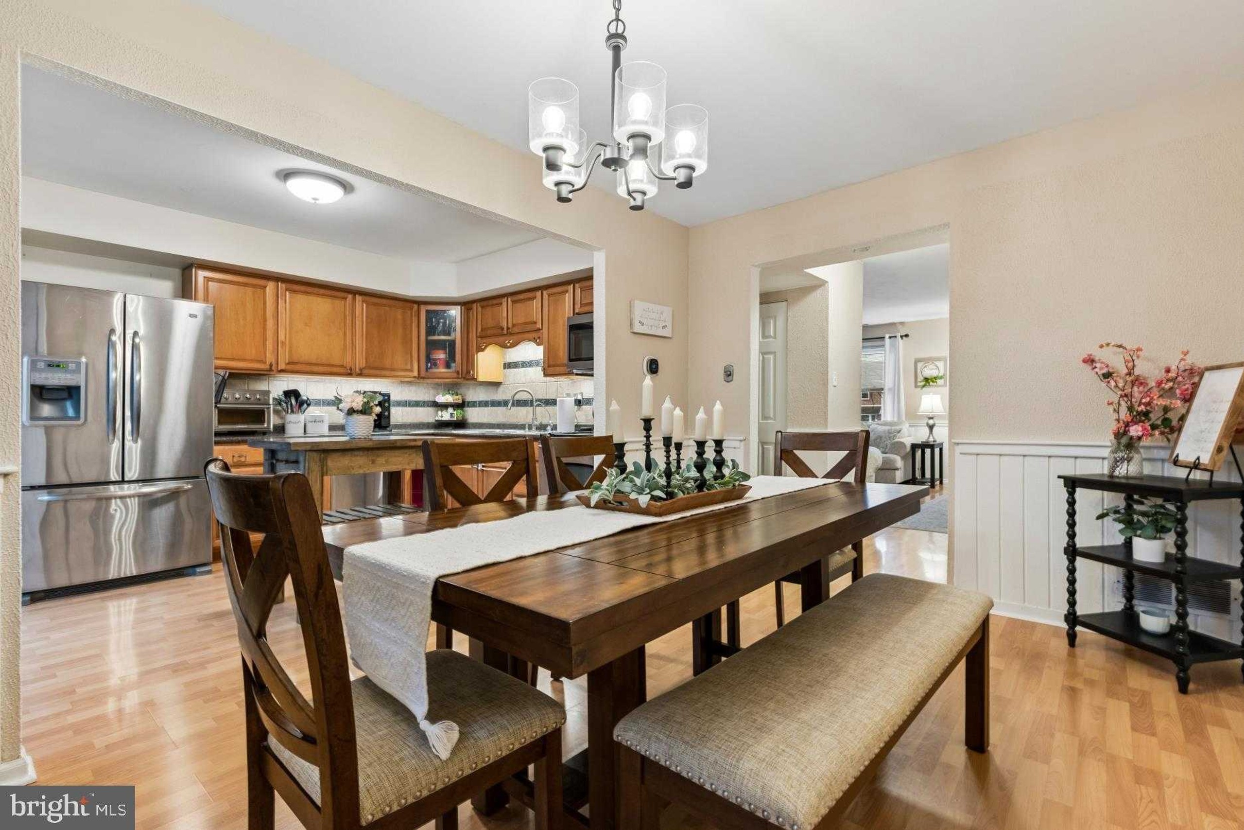 529 Portsmouth CT photo 4
