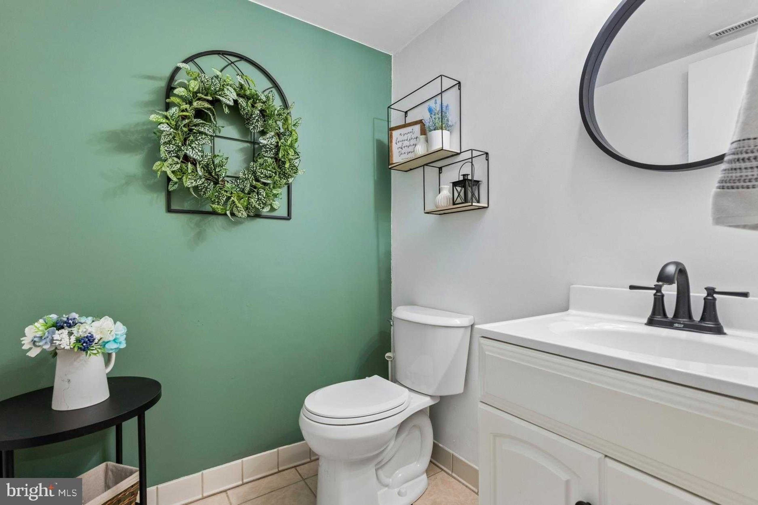 529 Portsmouth CT photo 7