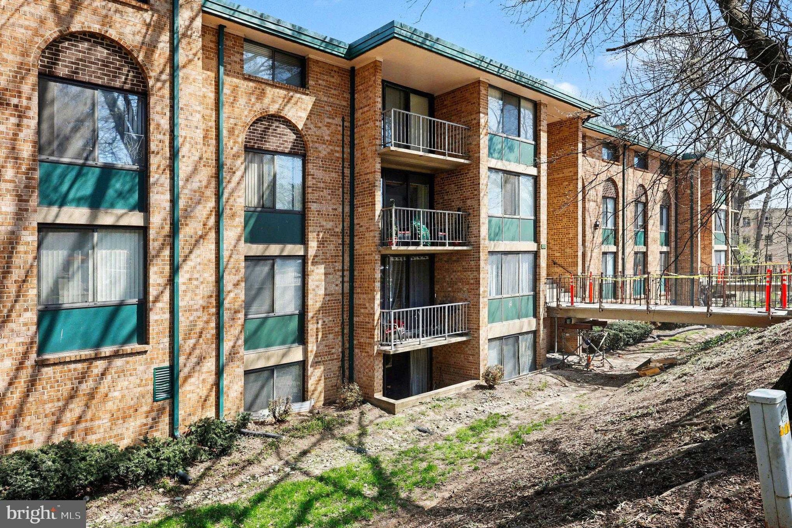 503 N Armistead St Apt 201, Alexandria