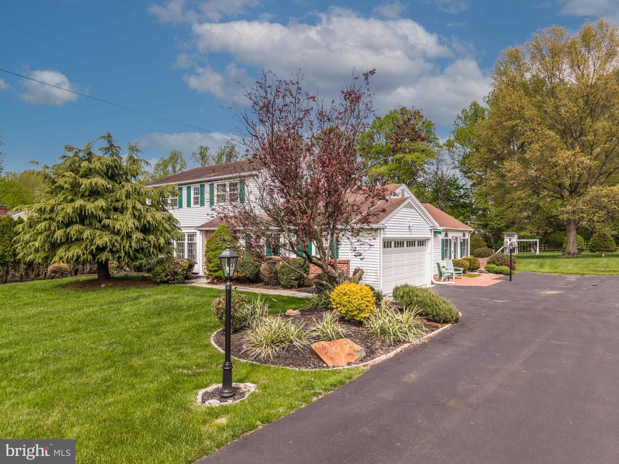 1411 Stallion Ln photo 2