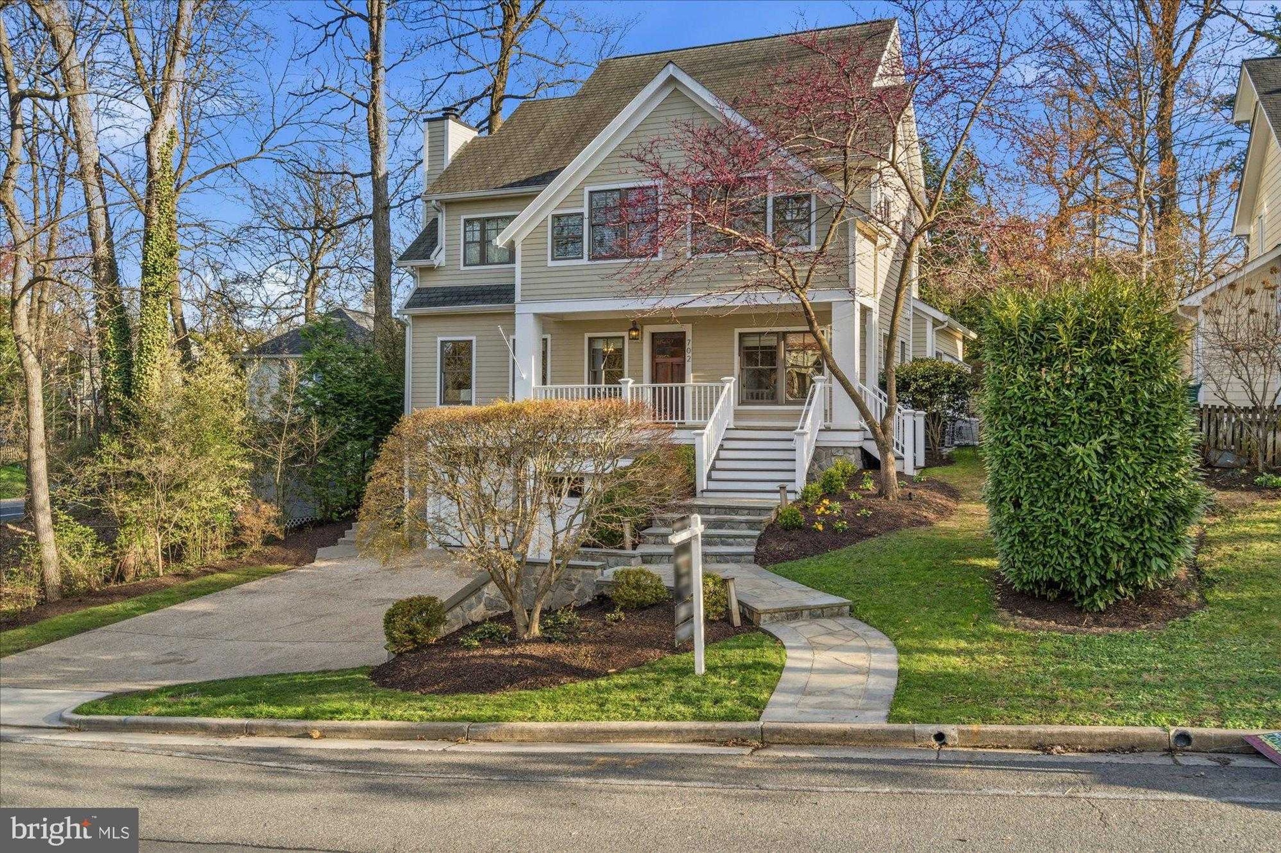 702 Enderby Dr, Alexandria