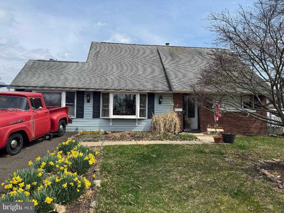 46 Trail Rd, Levittown