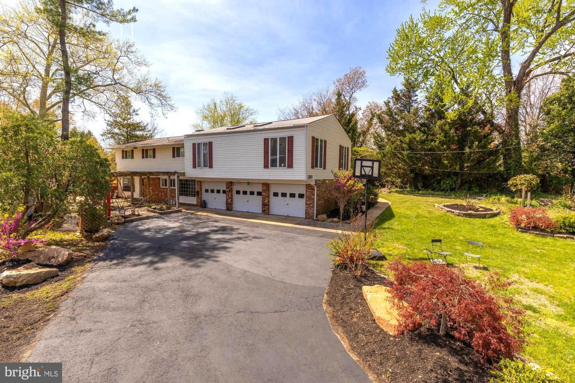 6811 Valley Brook Dr, Falls Church