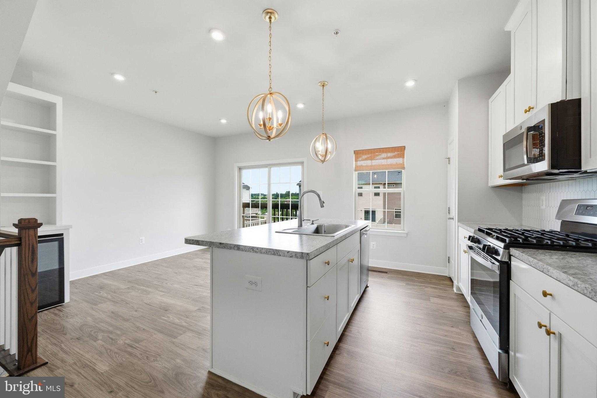 10704 Lamoka Ln photo 5
