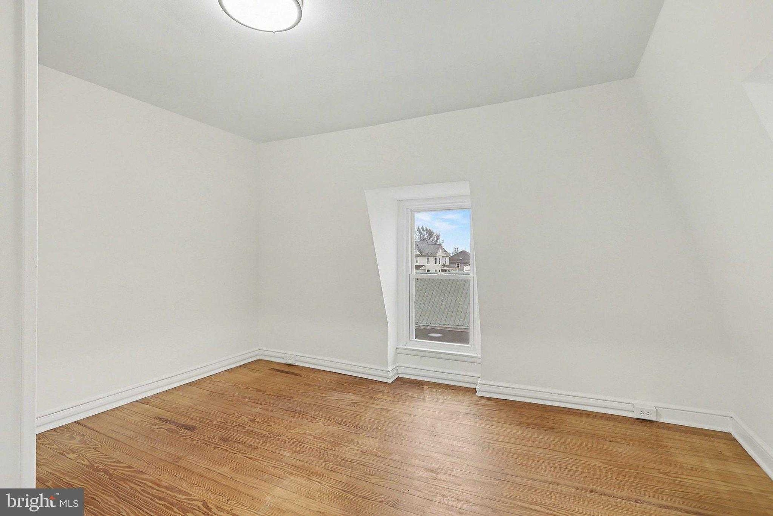 31 N Market St photo 11