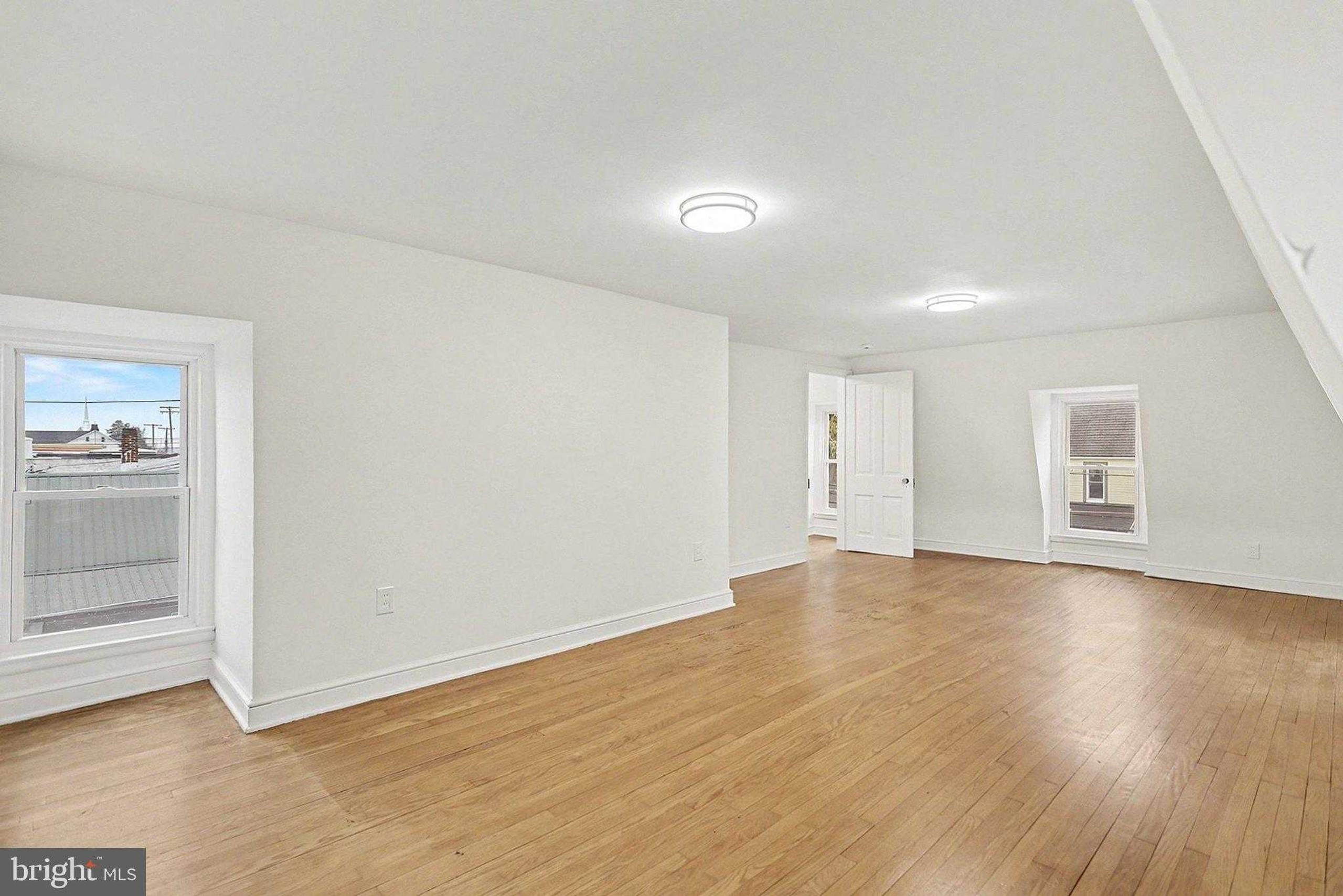 31 N Market St photo 14