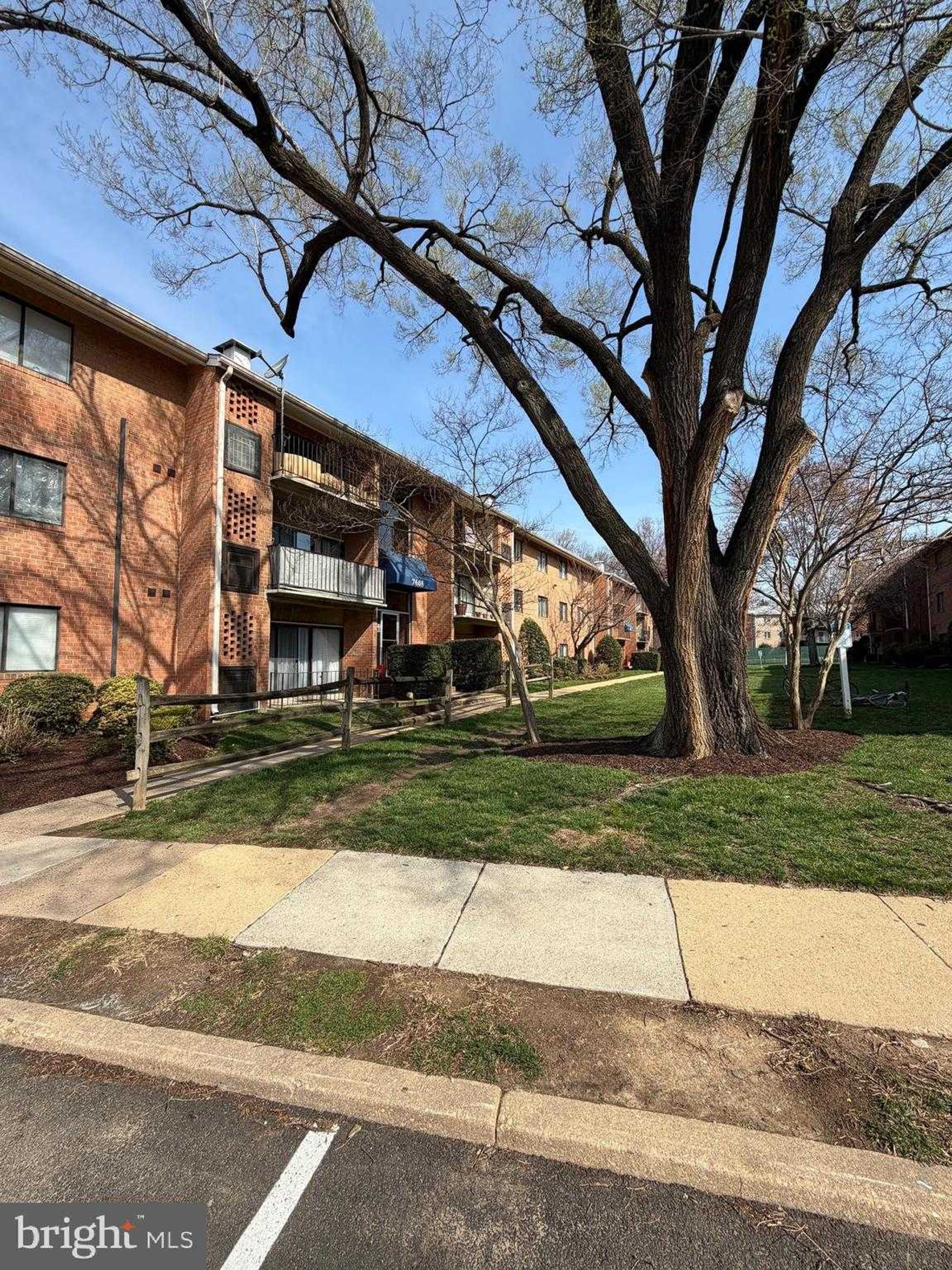 7608 Savannah St Apt 203, Falls Church