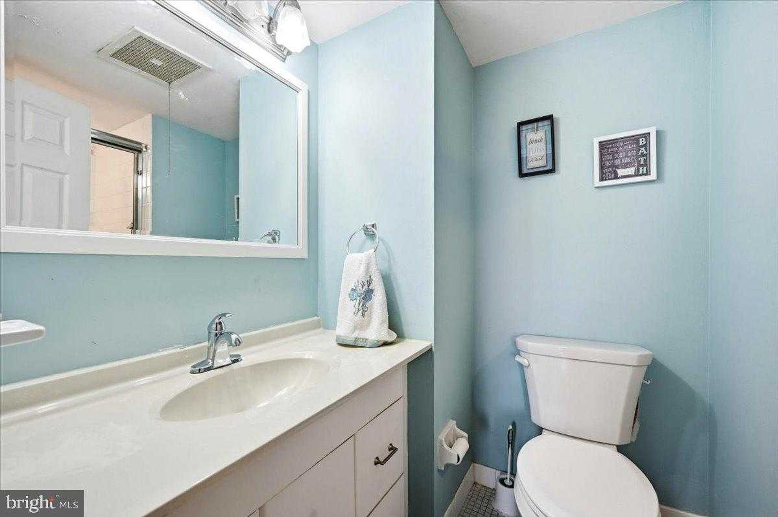 666 W Germantown Pike Apt 1212 photo 30