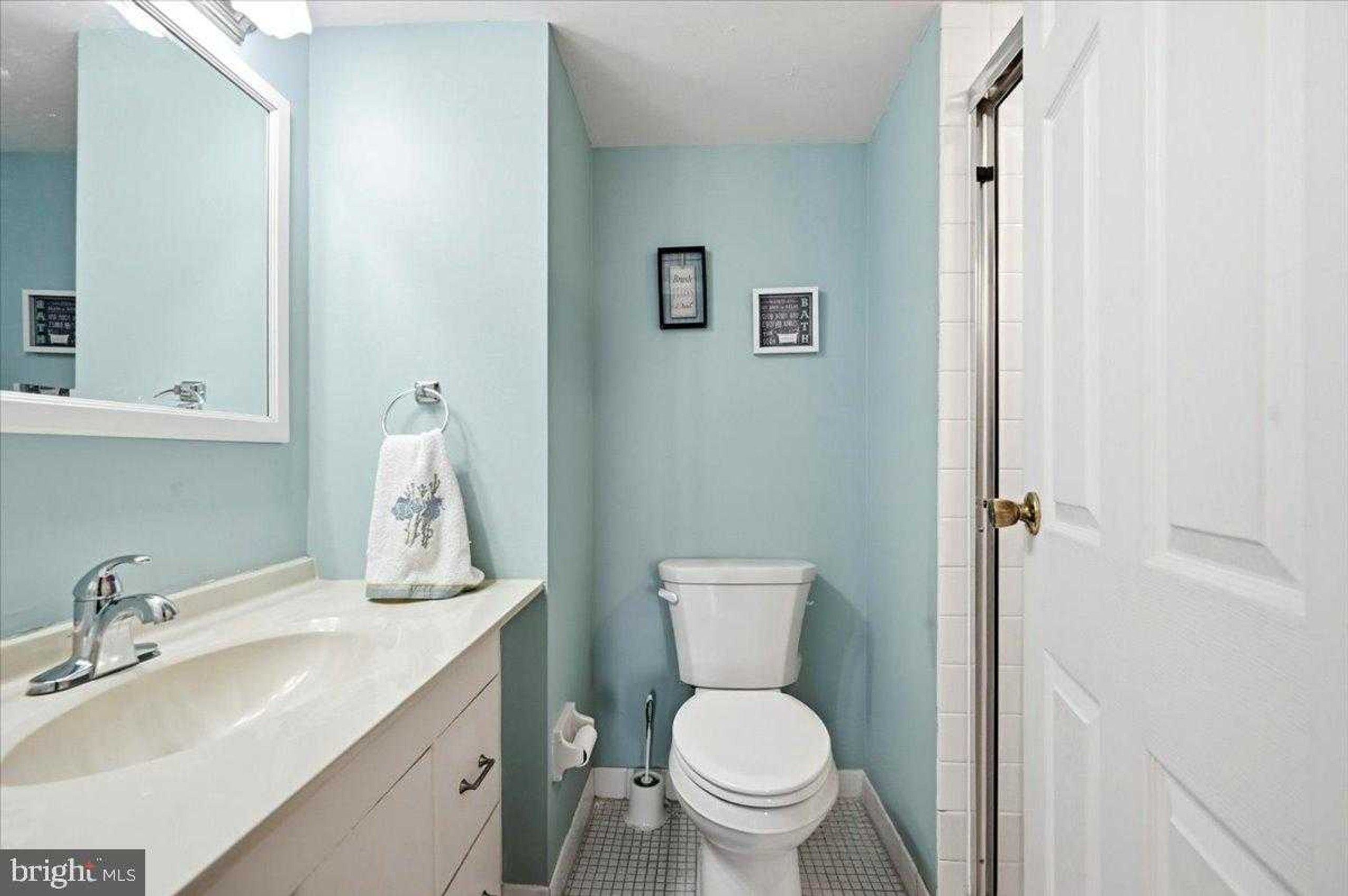 666 W Germantown Pike Apt 1212 photo 31