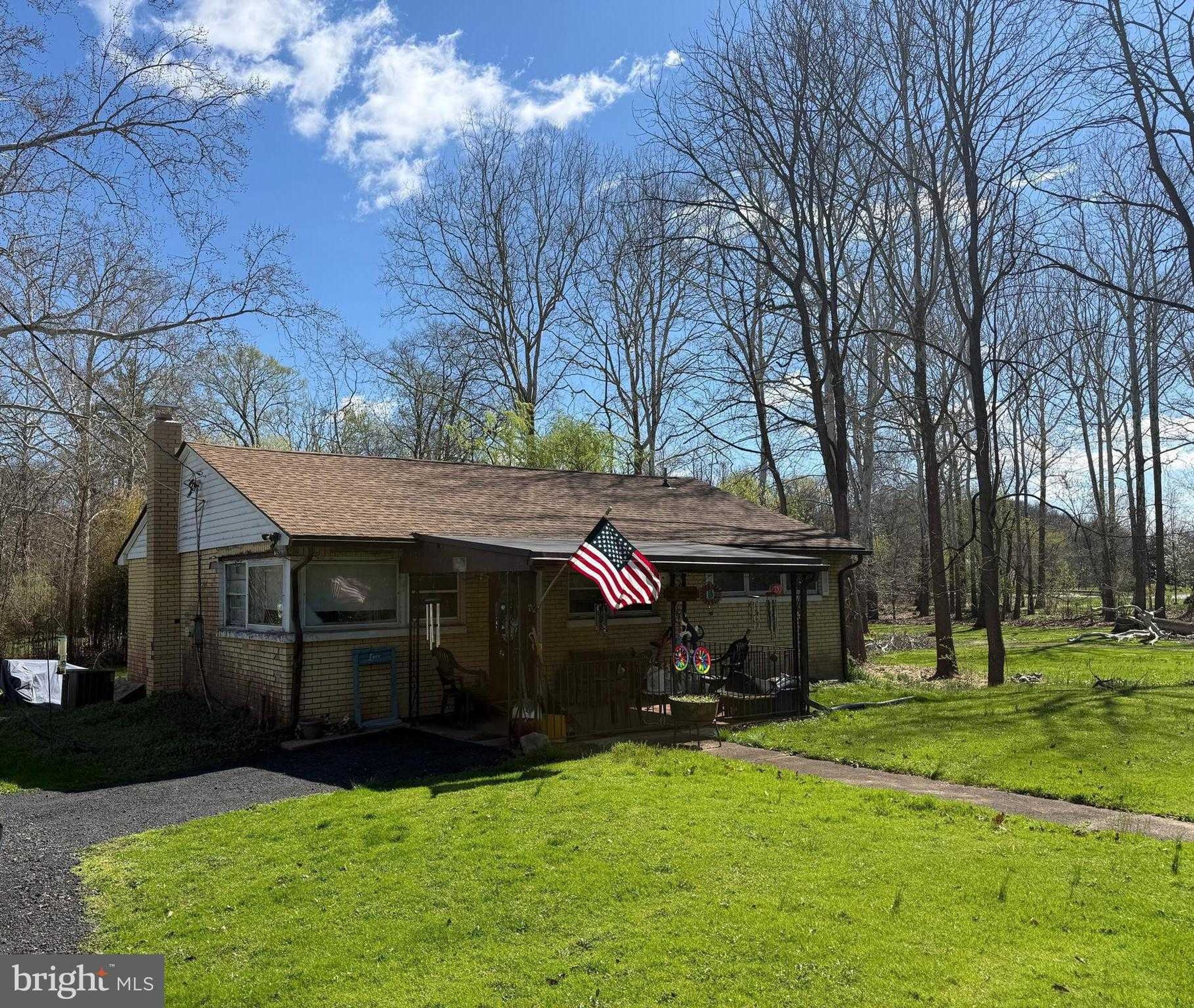 3805 Lisburn Rd, Mechanicsburg