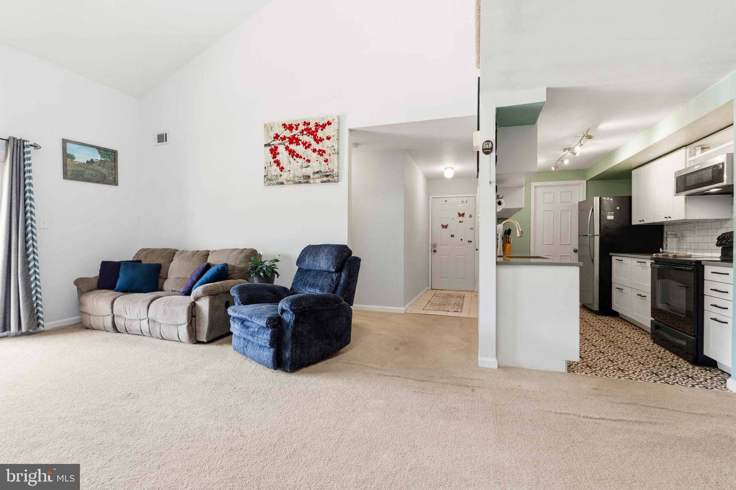 6060 Essex House Sq photo 8