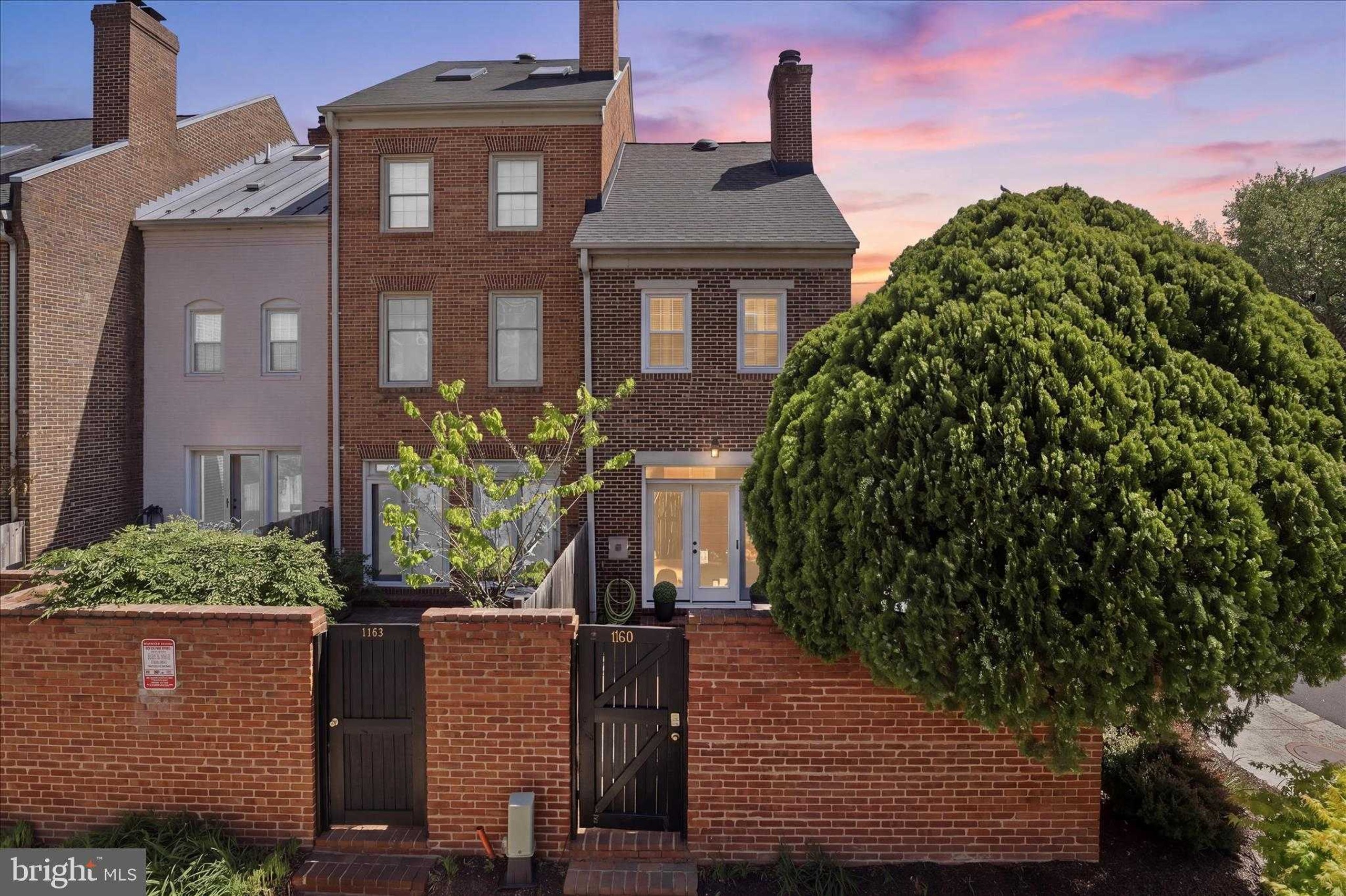 1160 N Pitt St, Alexandria