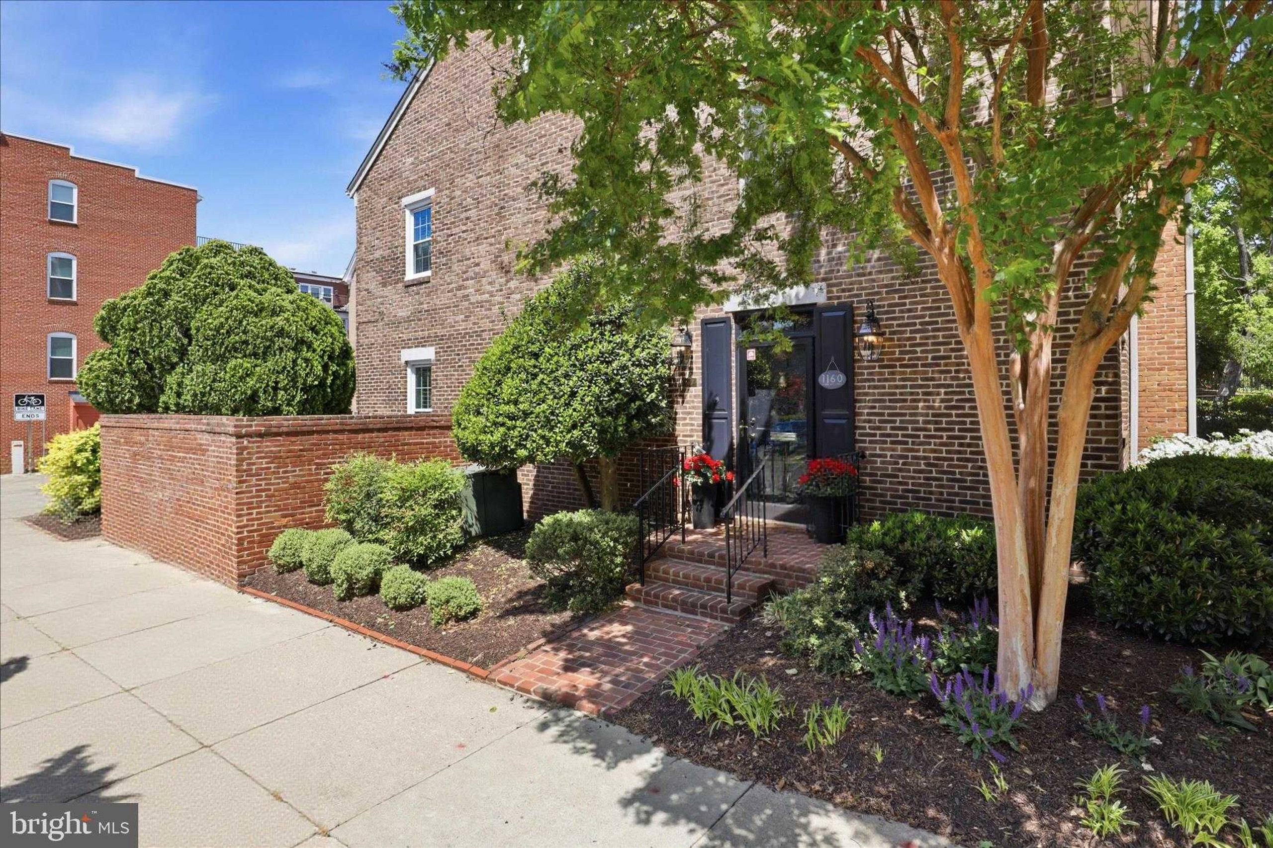 1160 N Pitt St photo 3