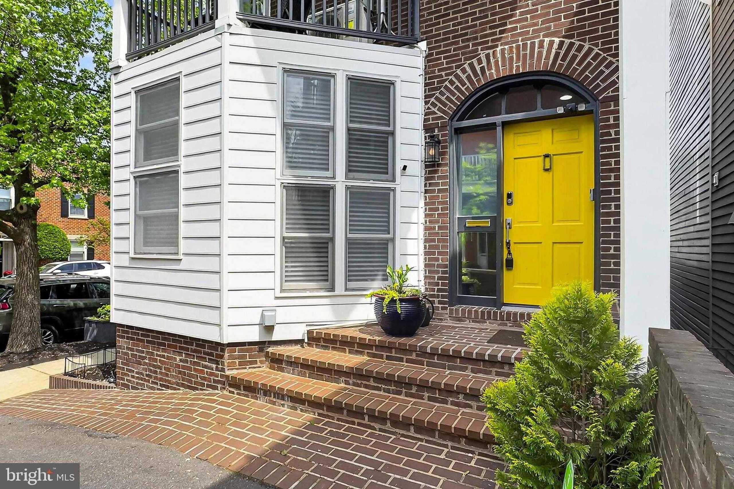 902 Oronoco St, Alexandria