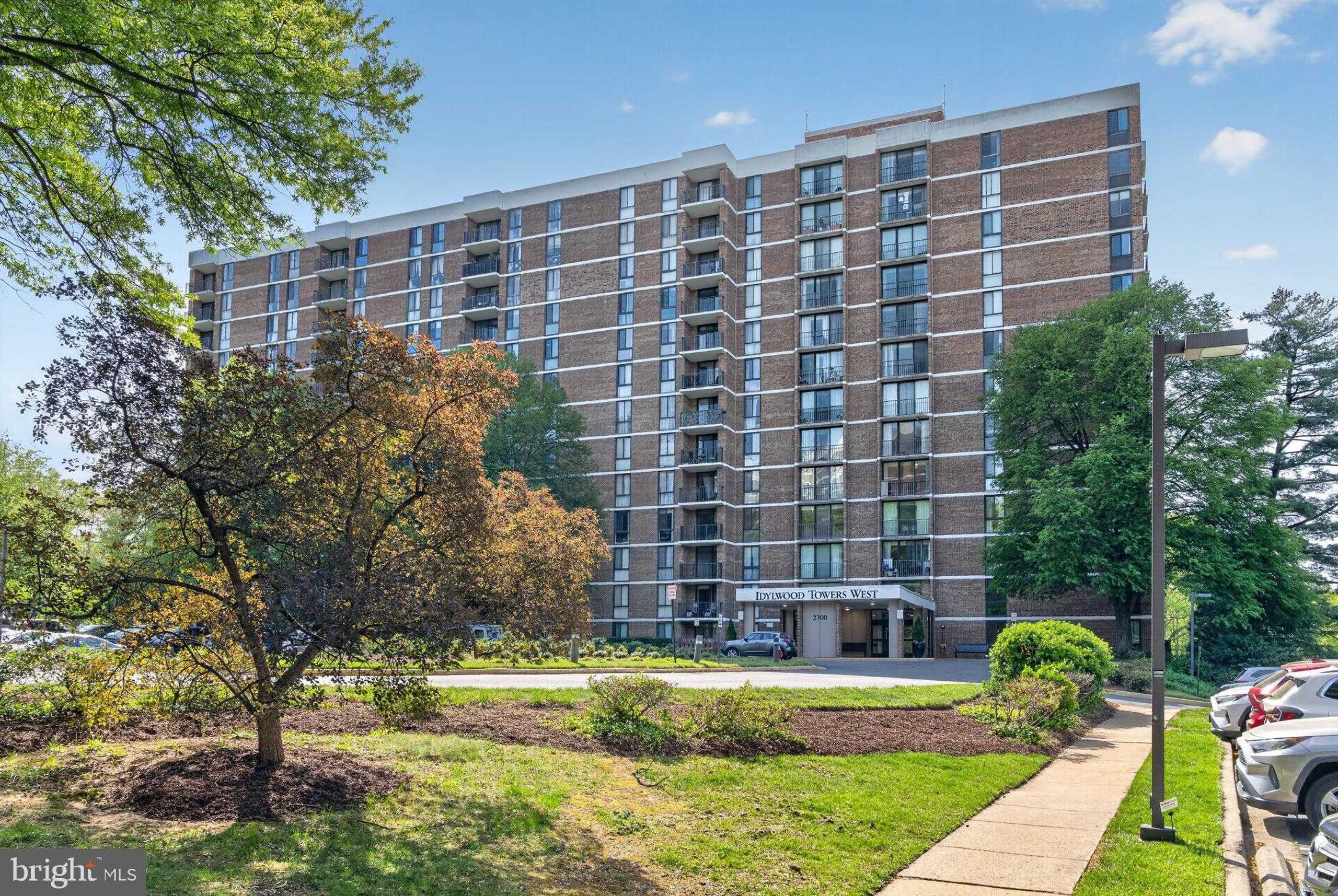 2300 Pimmit Dr Apt 418, Falls Church